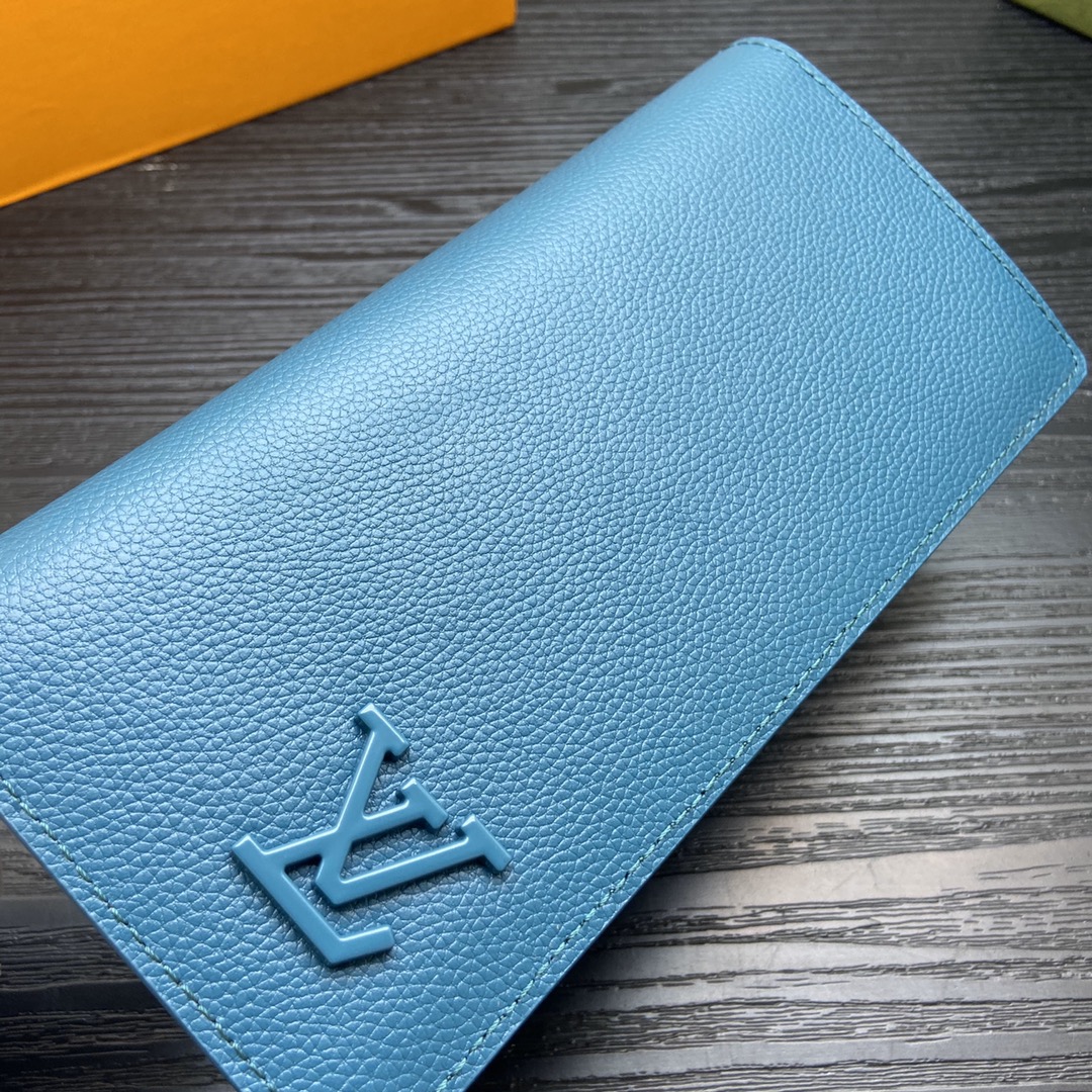 Bifold wallet card slots detail