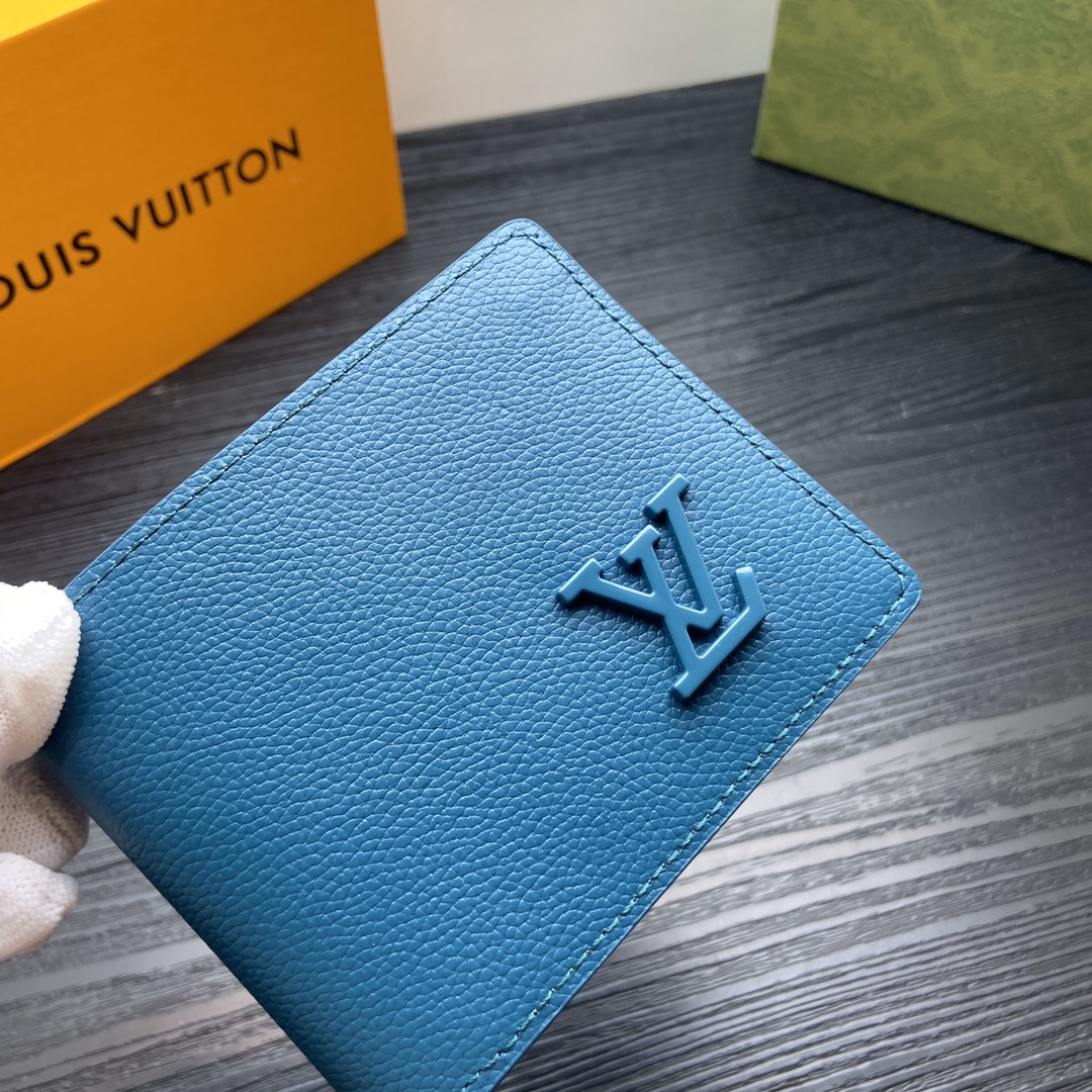 Sleek Leather Bifold Wallet - Packaging