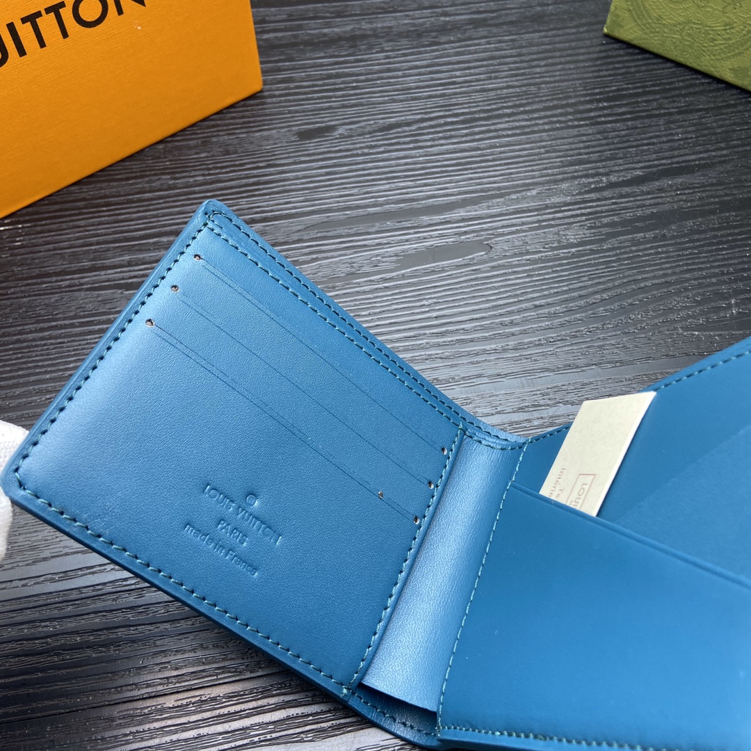 Sleek Leather Wallet - Size Comparison