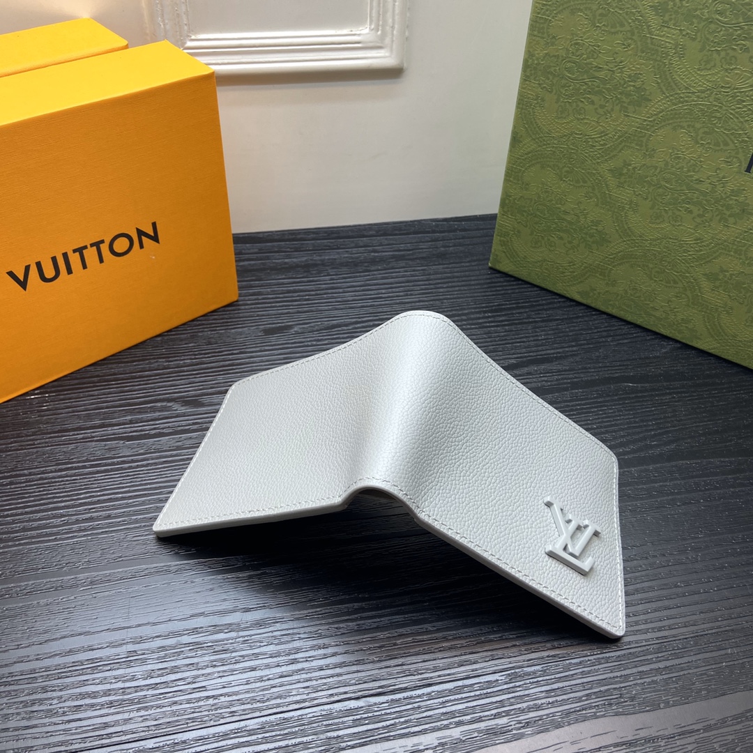 Premium Leather Bifold Wallet - Leather Texture