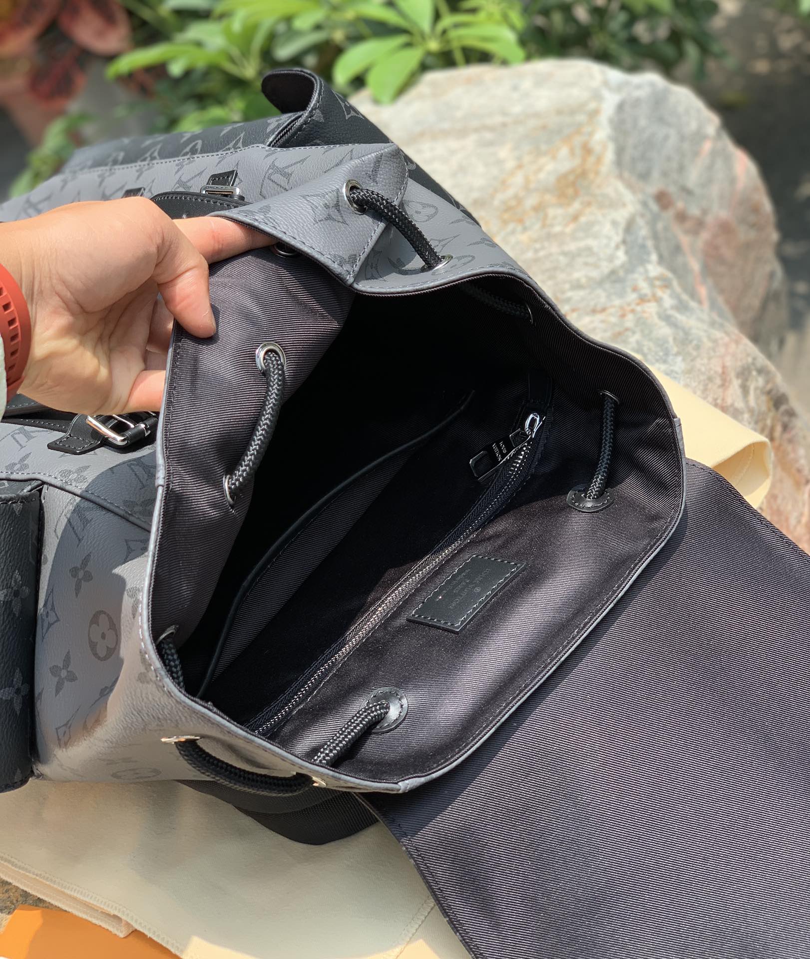 非市场普通货 进口皮料半钢五金 m45419尺寸38 x 44 x 21 CM同样是海外渠道货，如果有亲