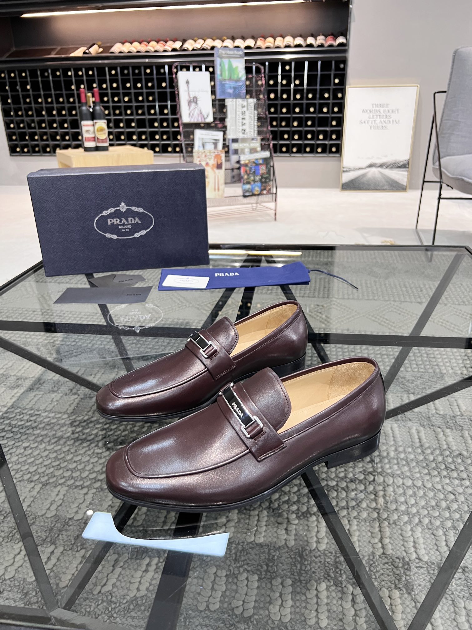 NO:271886,P Top Purchase Man God's genuine leather big sole leather shoes counters are available at the same time. Original configuration is imported from Italy, imported side beads, fully imported water dyed leather lining pads, original sole special supply original sole is super comfortable, original order goods, high quality, can enter and exit the counter at will, welcome to compare the counter synchronous number, number 39-44 (can be ordered 38 45),,Leather soles19860909P 顶级代购 普 男神真皮大底皮鞋专柜同步发售原厂配置,意大利进口开边珠 皮,全进口水染 皮里垫,鞋底原厂特供原版底超级舒适,原厂跟单货  高品质,可随意进出专柜,欢迎对比专柜同步,码数39-44（可订38 45）,,Leather soles,Men's shoes