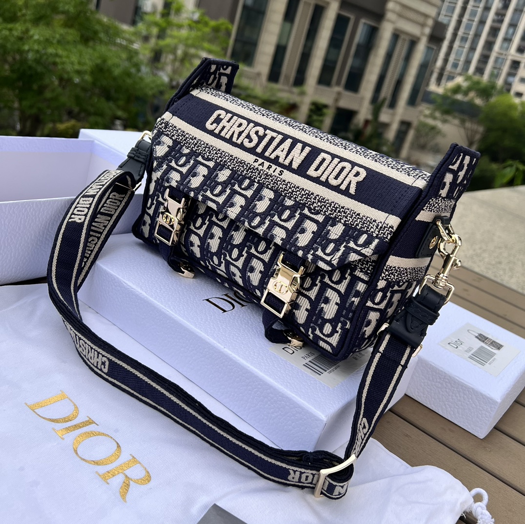 Versión superior mejorada Tamaño: 23 × 15 × 8 cm Canal extranjero Dior nuevo cartero pequeño ❗️Este bolso Diorcamp está…