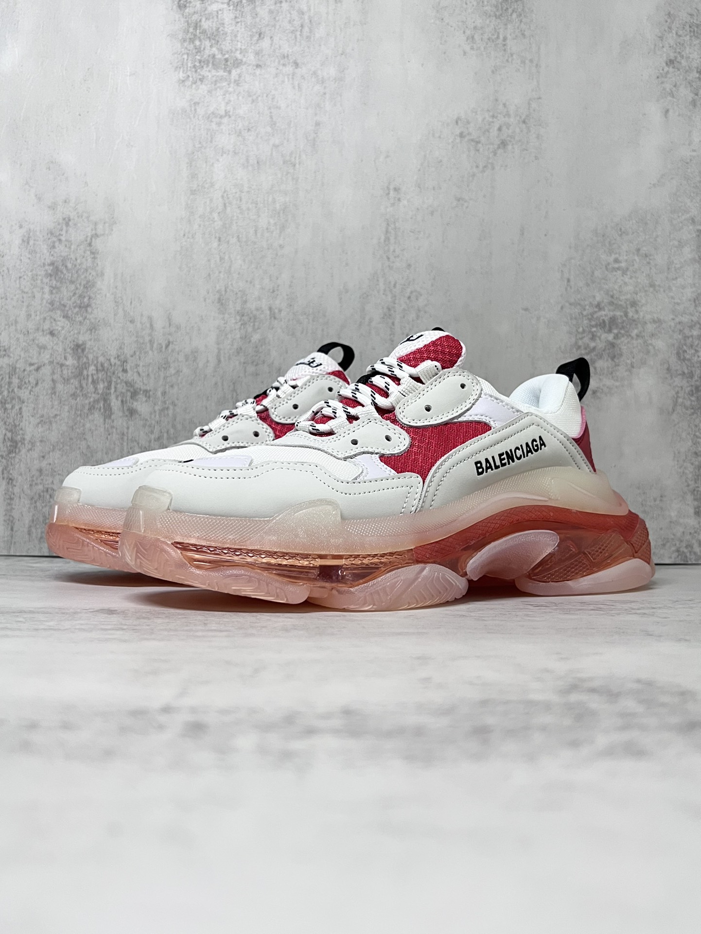 💰360
巴黎世家气垫底复古跑鞋 Balenciaga TriPle S 原鞋购入 可直观对比正品
材料：原厂数据打造私模原档案开发 气垫TPU组合软底 釆购原厂进口头层皮 进口机电绣正确字体 侧边TPU透气孔匹配原版  “Balenciaga”大底LOGO立体感十足
尺码：36 37 38 39 40 41 42 43 44 45