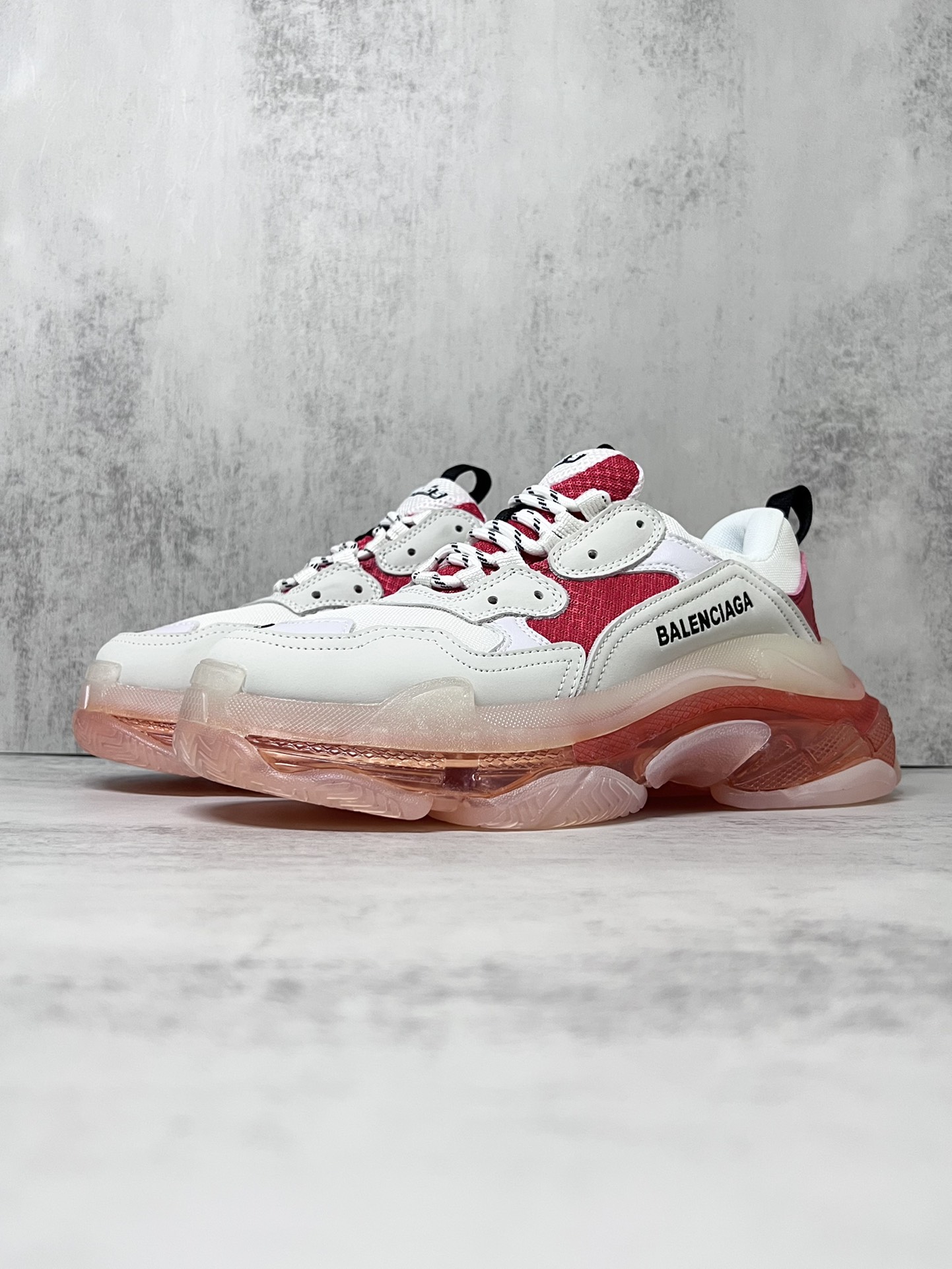 💰360
巴黎世家气垫底复古跑鞋 Balenciaga TriPle S 原鞋购入 可直观对比正品
材料：原厂数据打造私模原档案开发 气垫TPU组合软底 釆购原厂进口头层皮 进口机电绣正确字体 侧边TPU透气孔匹配原版  “Balenciaga”大底LOGO立体感十足
尺码：36 37 38 39 40 41 42 43 44 45