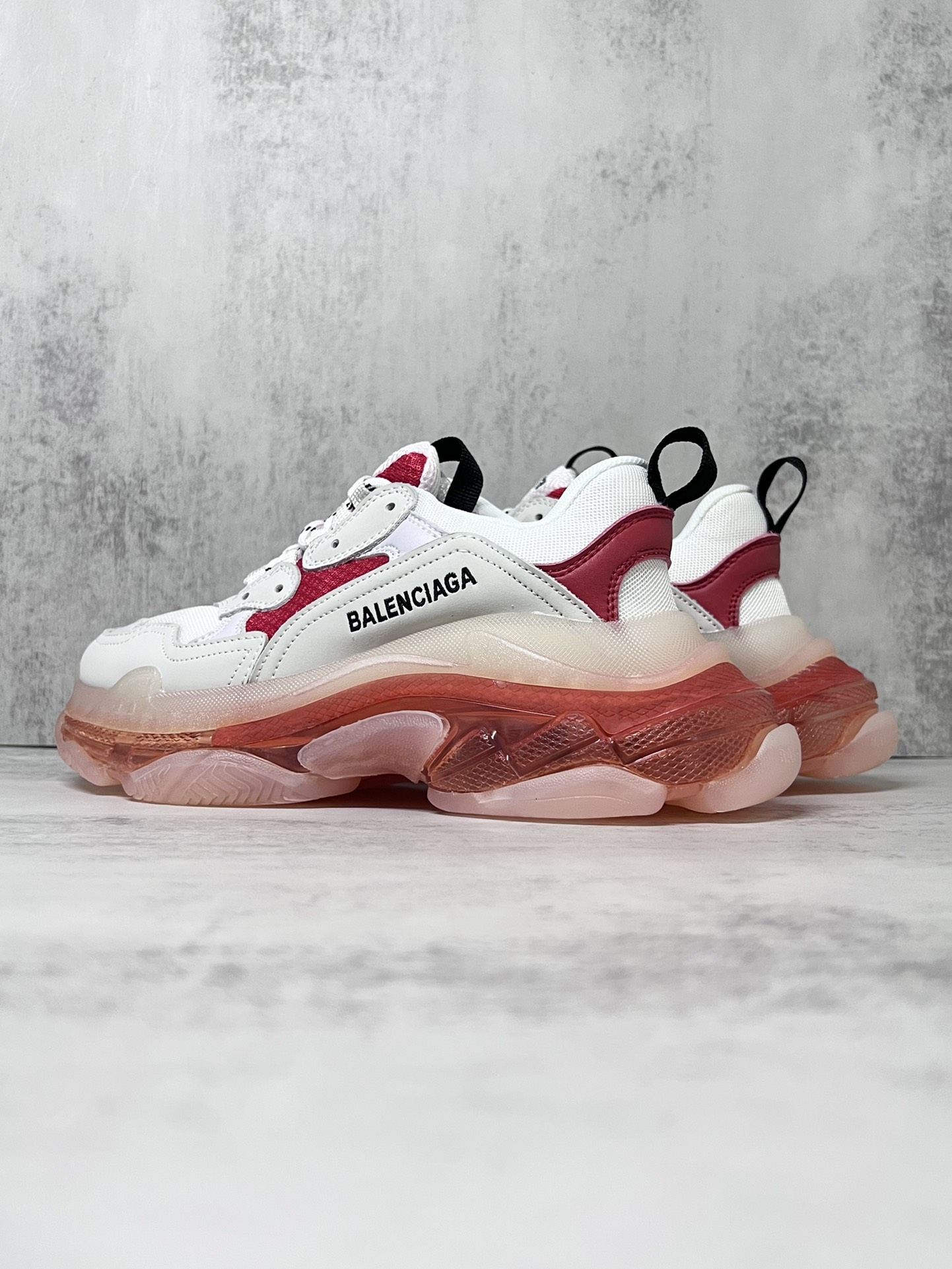 💰360
巴黎世家气垫底复古跑鞋 Balenciaga TriPle S 原鞋购入 可直观对比正品
材料：原厂数据打造私模原档案开发 气垫TPU组合软底 釆购原厂进口头层皮 进口机电绣正确字体 侧边TPU透气孔匹配原版  “Balenciaga”大底LOGO立体感十足
尺码：36 37 38 39 40 41 42 43 44 45