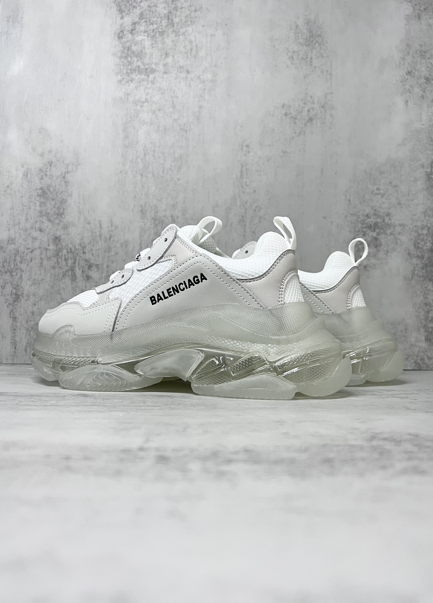 💰360
巴黎世家气垫底复古跑鞋 Balenciaga TriPle S 原鞋购入 可直观对比正品
材料：原厂数据打造私模原档案开发 气垫TPU组合软底 釆购原厂进口头层皮 进口机电绣正确字体 侧边TPU透气孔匹配原版  “Balenciaga”大底LOGO立体感十足
尺码：36 37 38 39 40 41 42 43 44 45