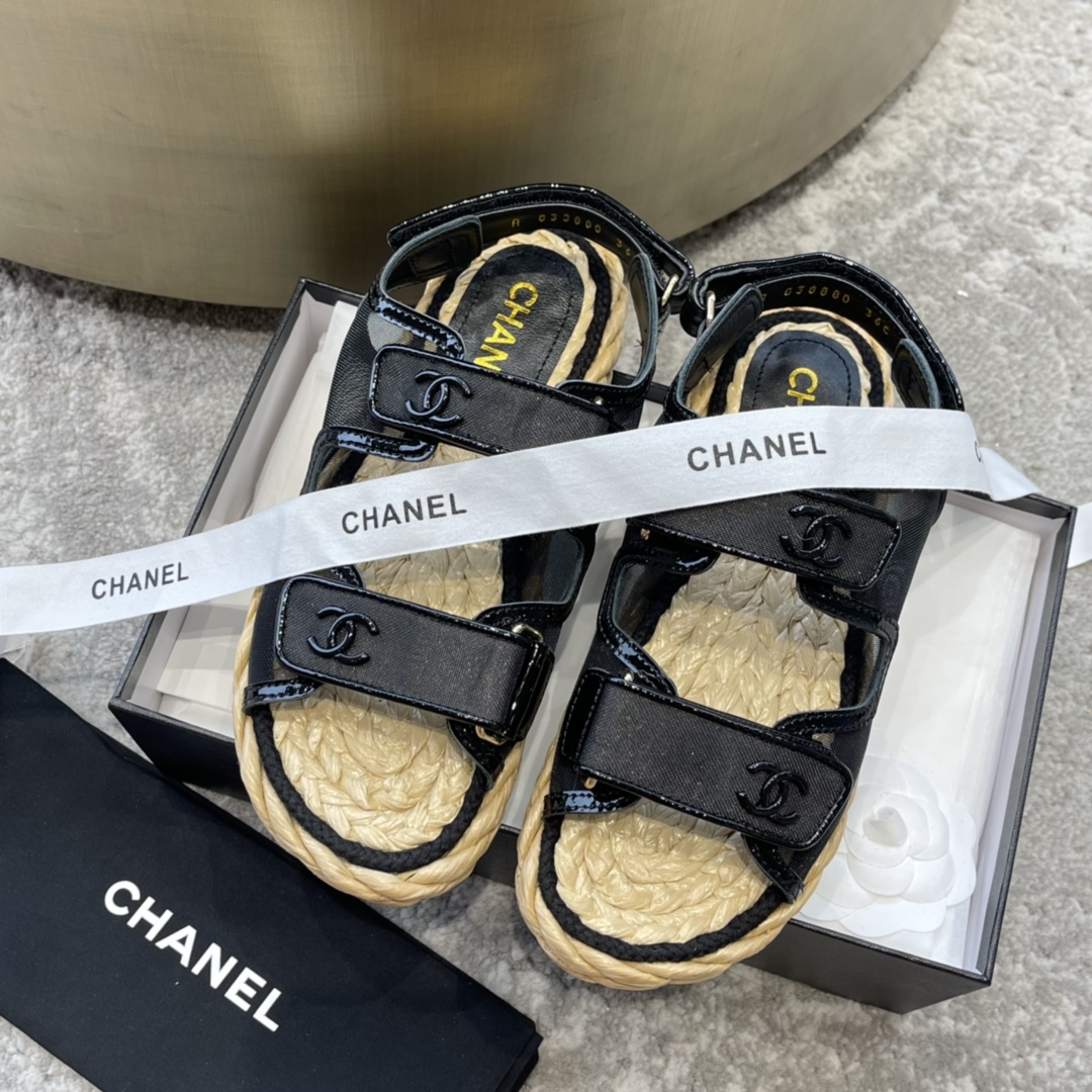 CHANEL 샌들 소가죽 발이 하얘 보이는 우아한 스타일