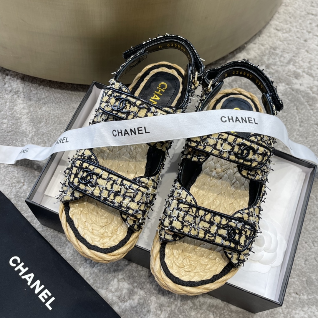 CHANEL 샌들 소가죽 발이 하얘 보이는 우아한 스타일