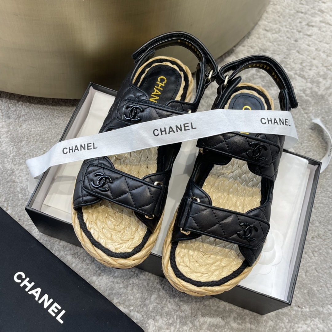 CHANEL 샌들 소가죽 발이 하얘 보이는 우아한 스타일