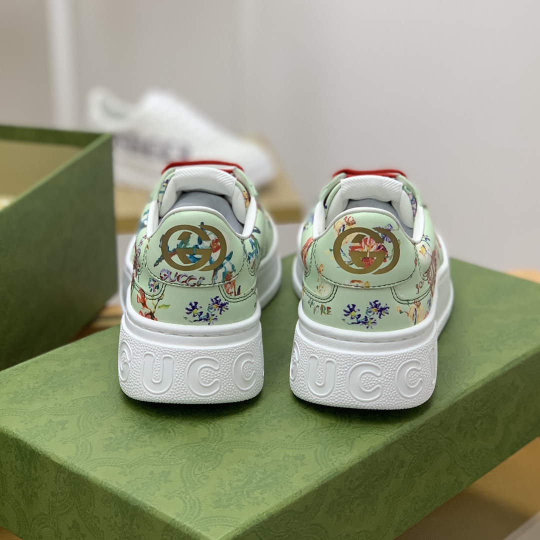 GUCCI古驰 采用牛皮材质,以GG印花帆布情侣款运动鞋