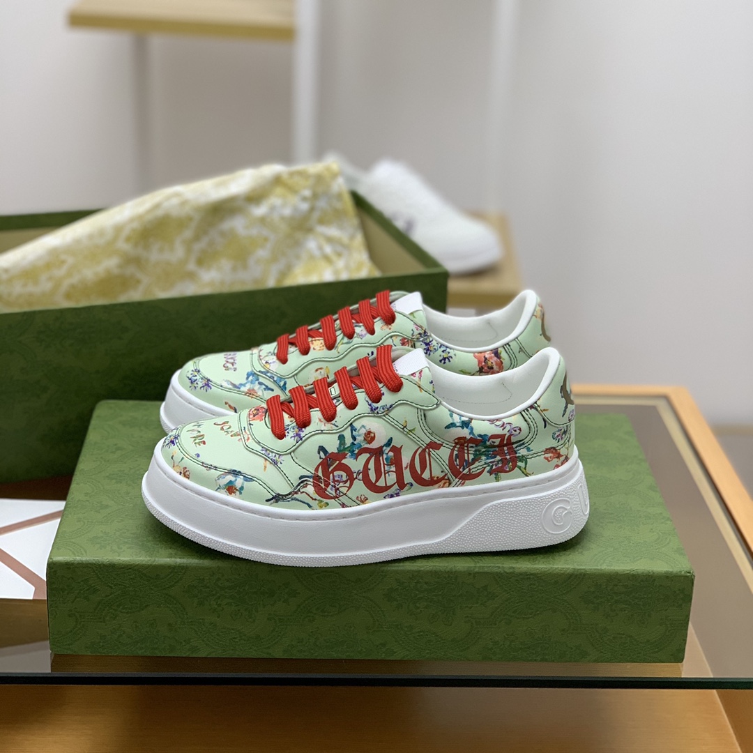 GUCCI古驰 采用牛皮材质,以GG印花帆布情侣款运动鞋