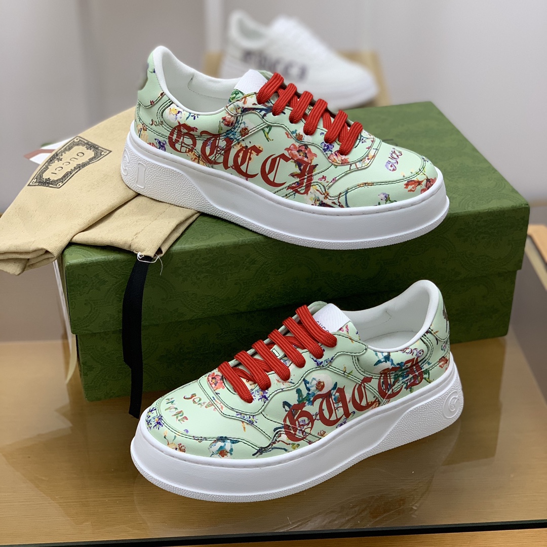 GUCCI古驰 采用牛皮材质,以GG印花帆布情侣款运动鞋