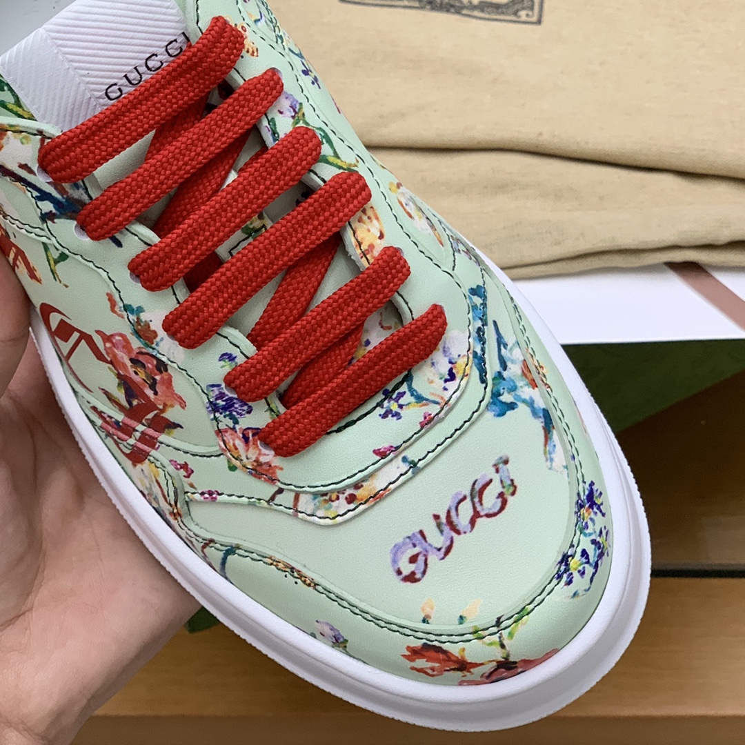 GUCCI古驰 采用牛皮材质,以GG印花帆布情侣款运动鞋