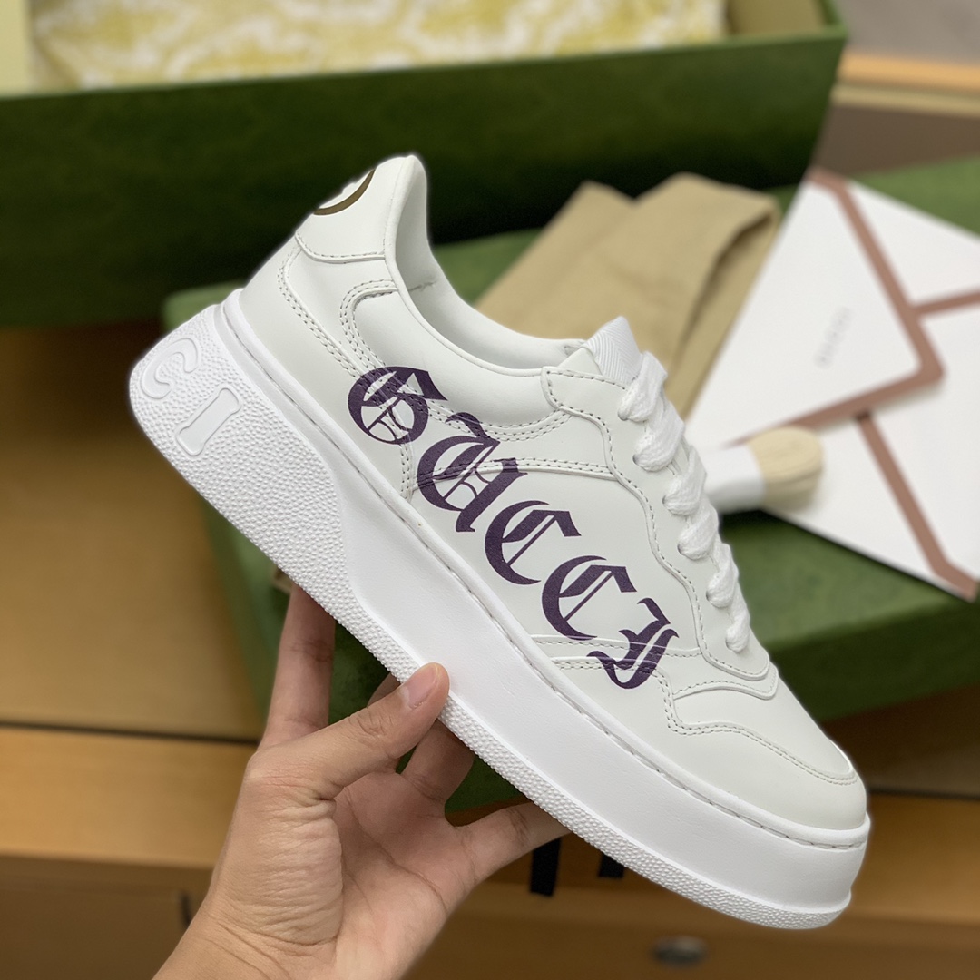 GUCCI古驰 采用牛皮材质,以GG印花皮革情侣款运动鞋