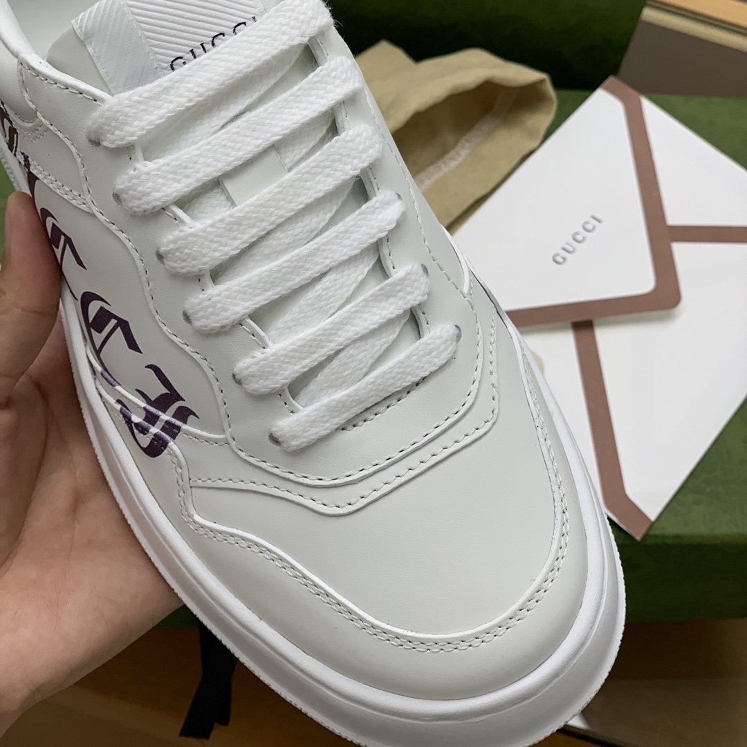GUCCI古驰 采用牛皮材质,以GG印花皮革情侣款运动鞋