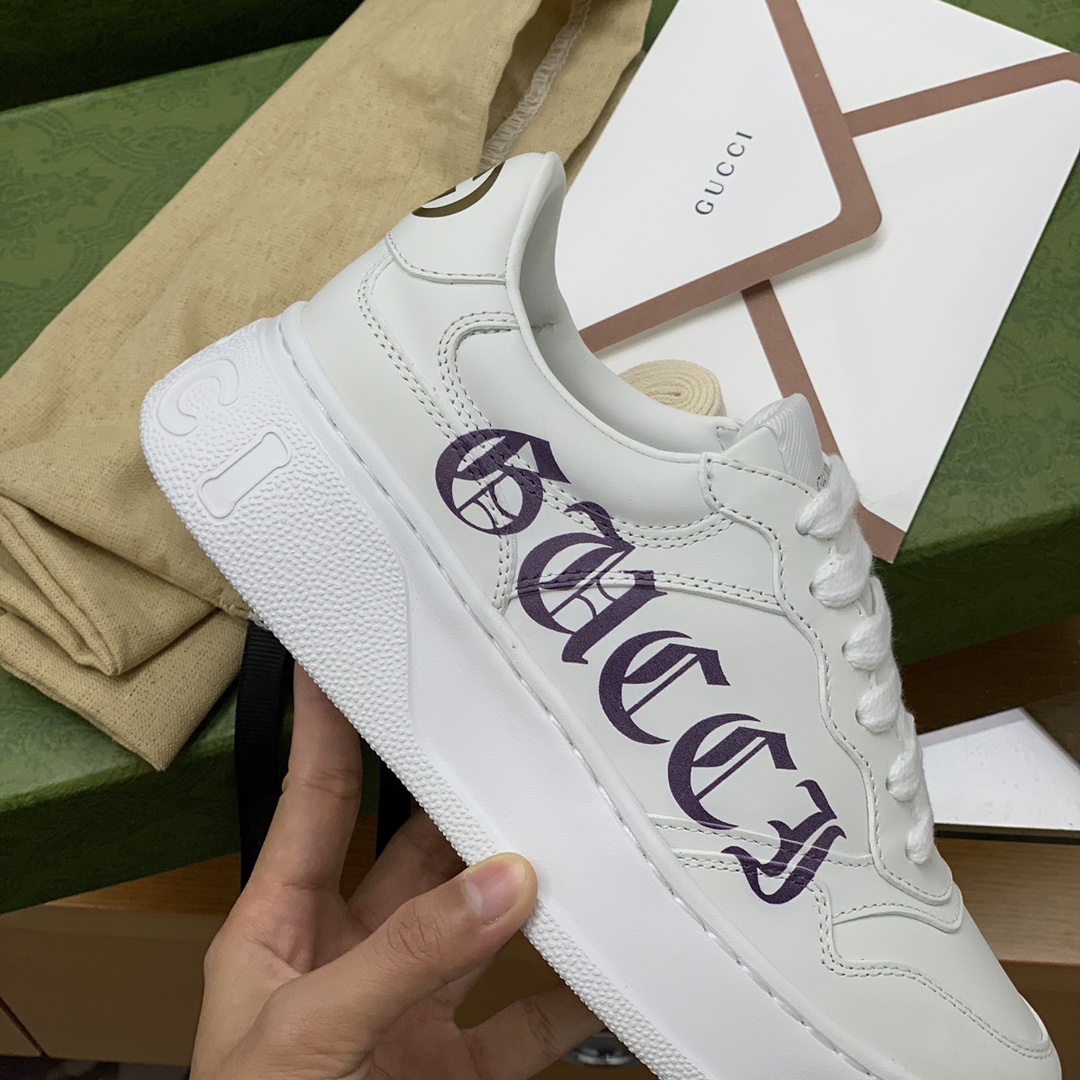 GUCCI古驰 采用牛皮材质,以GG印花皮革情侣款运动鞋
