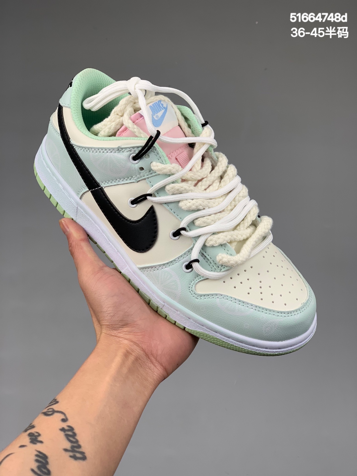 本地
耐克Futura x Nike Dunk Low SB联名 腰果花 解构绑带滑板鞋 双鞋带系统延续了今年的代表性风格，搭配亮粉色鞋带，保持了 Dunk SB Low 街头属性的同时，Virgil 强烈的解构属性让这双鞋更符现代年轻人的审美#X8228 货号CN4504SWSIZE：36 36.5 37.5 38 38.5 39 40 40.5 41 42 43 44 45
编码：51664748d