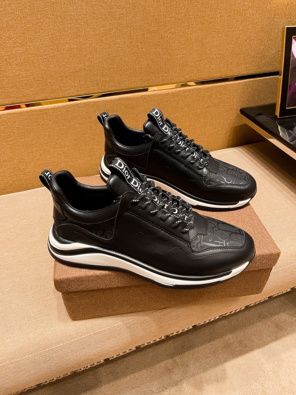 NO:745643,[Dior] The latest masterpiece of the high-end men's shoe brand official website 11, the upper is made of first-layer cowhide imported from Italy with a comfortable and breathable lining and original non-slip and wear-resistant outsole, making walking more convenient and comfortable!  Exclusive new model, stunning work, Midea 11 replica [color] compared with official quality!  Create a fashionable personality to set off your uniqueness!  A must-have for trendy men! Classic sizes: Men 38-44, 2 colors available, dior, cowhide19860909【迪奥】男鞋高端品牌 官网11最新力作鞋面采用意大利进口头层牛皮搭配舒适透气内里原版防滑耐磨大底制作,让行走更加便捷舒适！独家新款,惊世之作,与官方的质量相比美的11复刻[色]！打造时尚个性衬托你的与众不同！潮男必备!经典尺码: 男38-44 2色可选,,dior,cowhide,Men's shoes