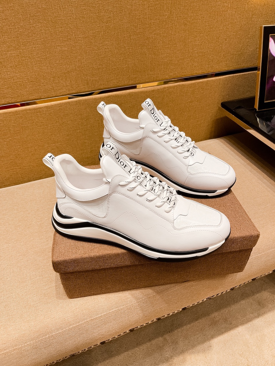 NO:346488,[Dio] High-end Men's Shoes Brand Official Website 11's latest masterpiece upper is made of imported Italian cowhide with comfortable and breathable inner original non-slip and wear-resistant outsole, making walking more convenient and comfortable!  Exclusive new style, amazing work, beautiful 11 ​​replica [color] compared to the official quality!  Create a fashionable personality to set off your uniqueness!  A must-have for trendy men! Classic size: 38-44 2 colors available, dior, cowhide19860909【迪奥】男鞋高端品牌 官网11最新力作鞋面采用意大利进口头层牛皮搭配舒适透气内里原版防滑耐磨大底制作,让行走更加便捷舒适！独家新款,惊世之作,与官方的质量相比美的11复刻[色]！打造时尚个性衬托你的与众不同！潮男必备!经典尺码: 男38-44 2色可选,,dior,cowhide,Men's shoes