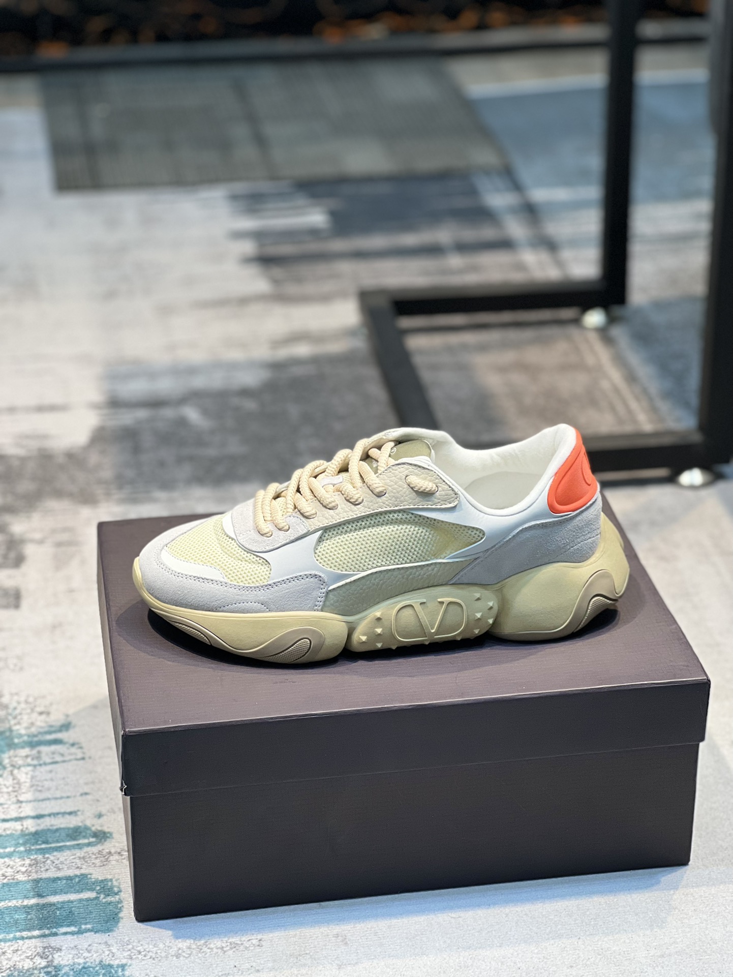 K5 VALENTINO华伦天奴2022春夏运动系列，顶级版本，原版1:1套楦，面料采用透气网+高丝光牛津，原版垫脚.配TPR大底。经典拼色.时尚百搭官网同步. 女码：35-40，男码：39-44 45🉑️定做