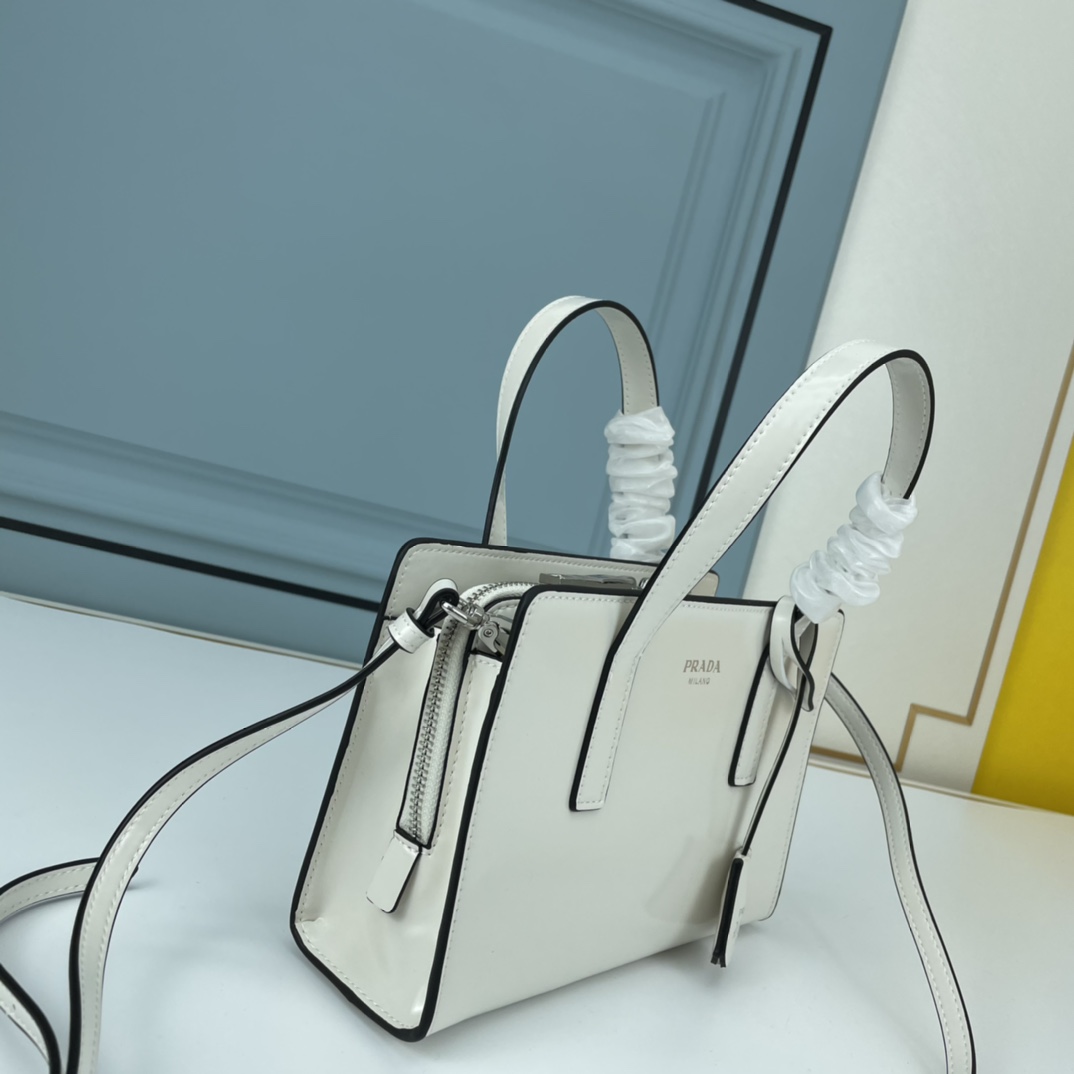 [Prada Women