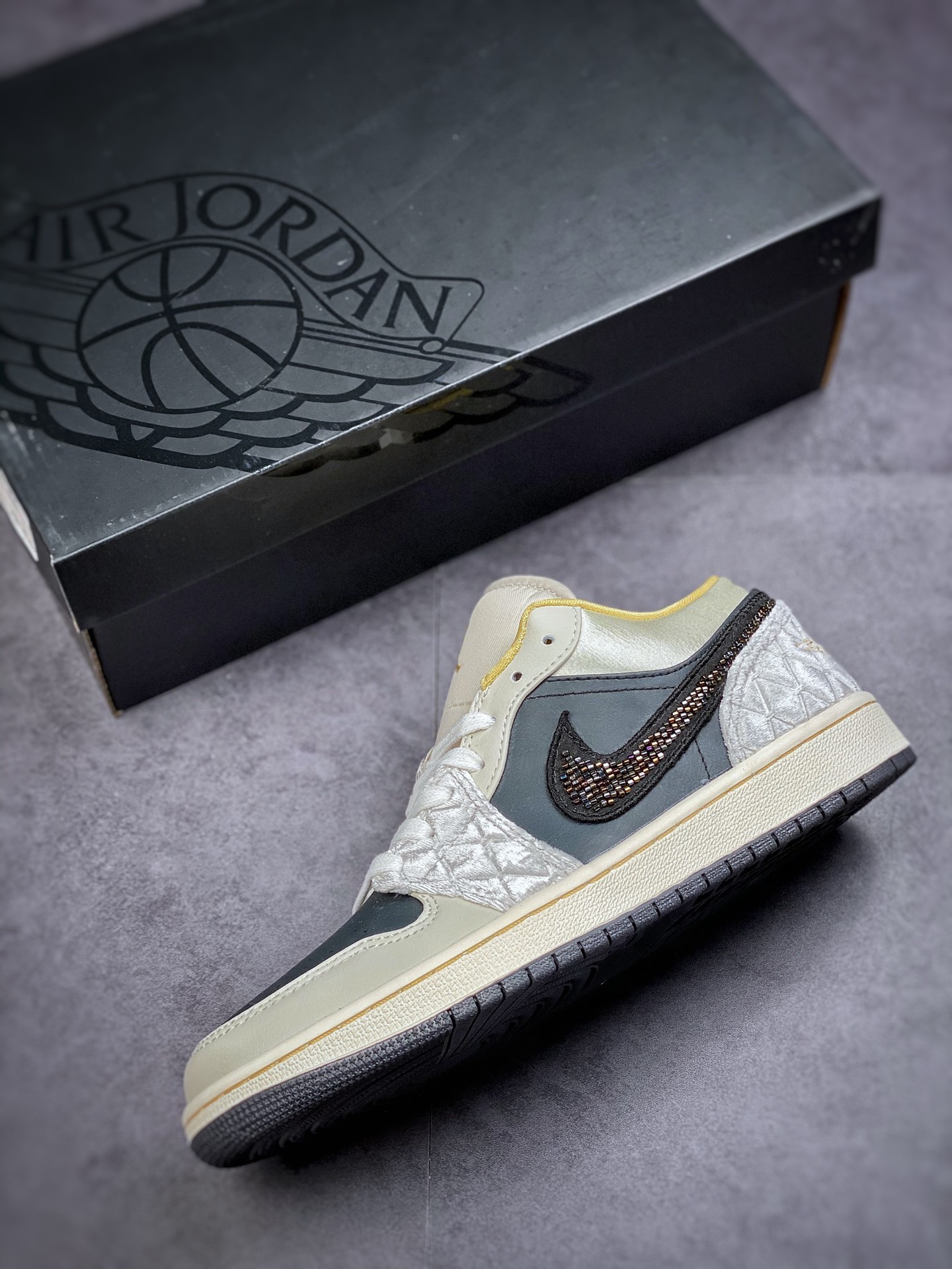 200 Air Jordan 1 Low 黑灰绸缎 AJ1乔1低帮休闲板鞋 DV1762-001