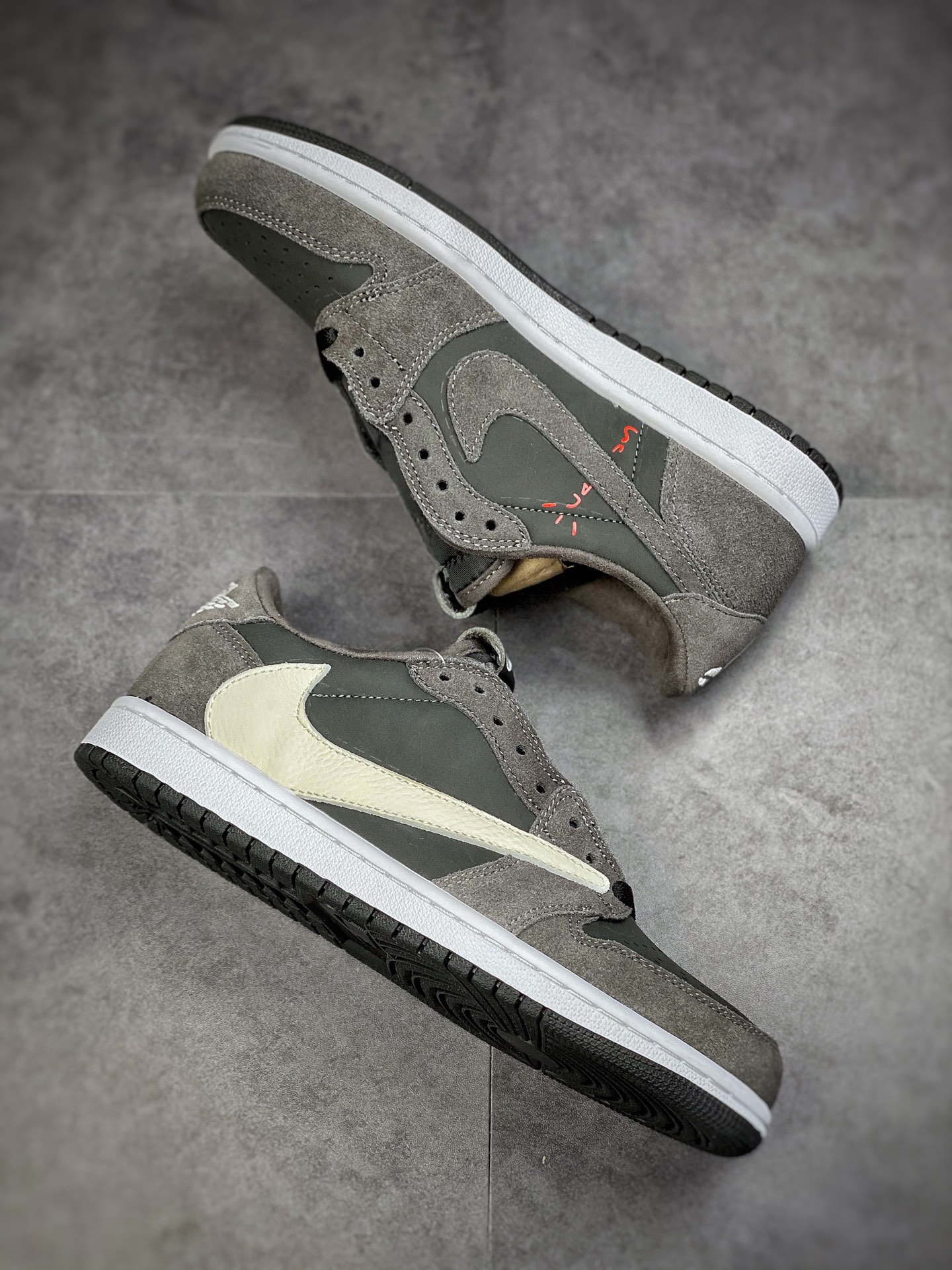 260 Air Jordan 1 Low 碳灰倒钩 官方同步新色 CQ4277-003