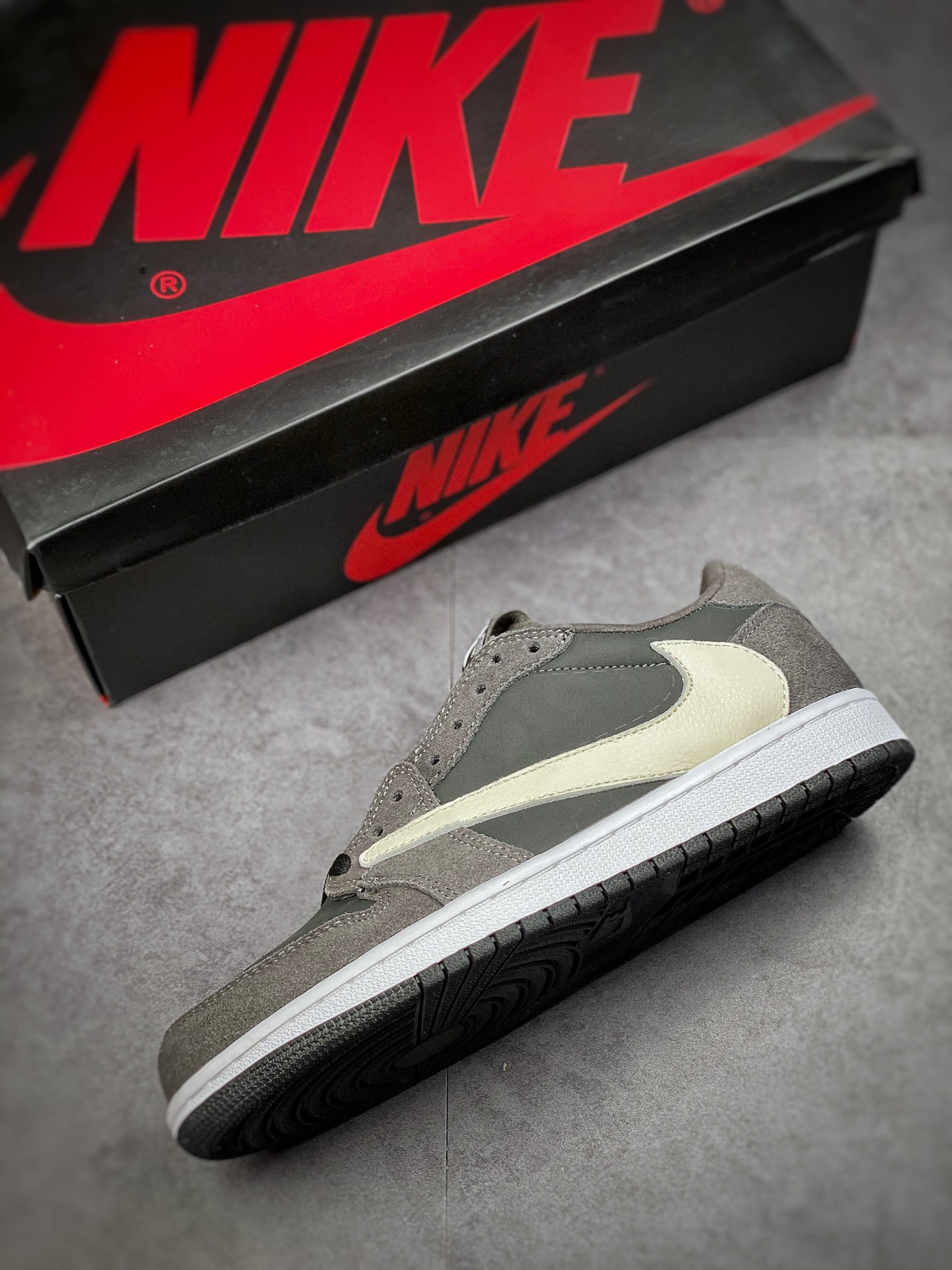 260 Air Jordan 1 Low 碳灰倒钩 官方同步新色 CQ4277-003