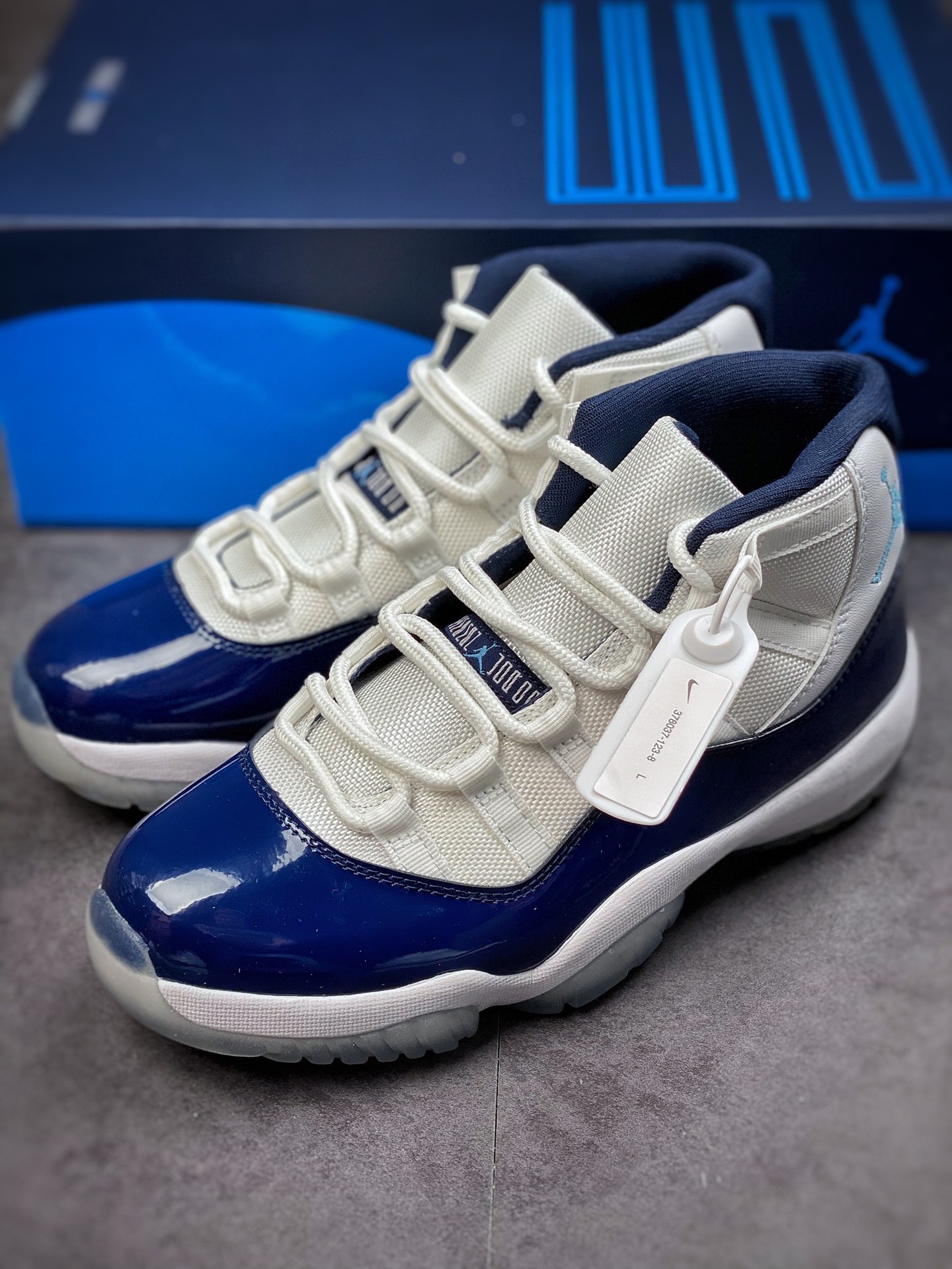 300 Air Jordan 11“UNC”午夜蓝 经典强势回归 378037-123