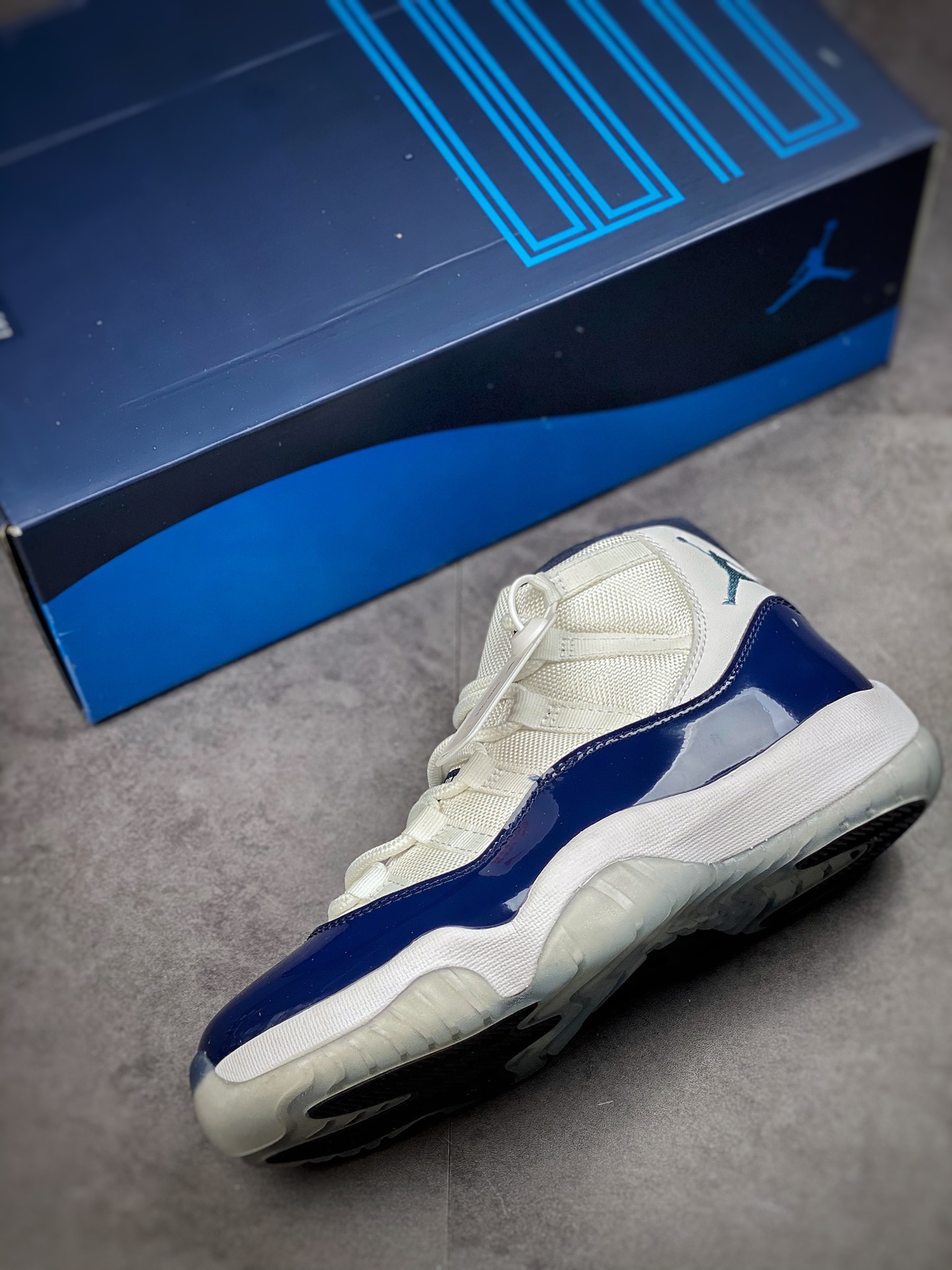 300 Air Jordan 11“UNC”午夜蓝 经典强势回归 378037-123