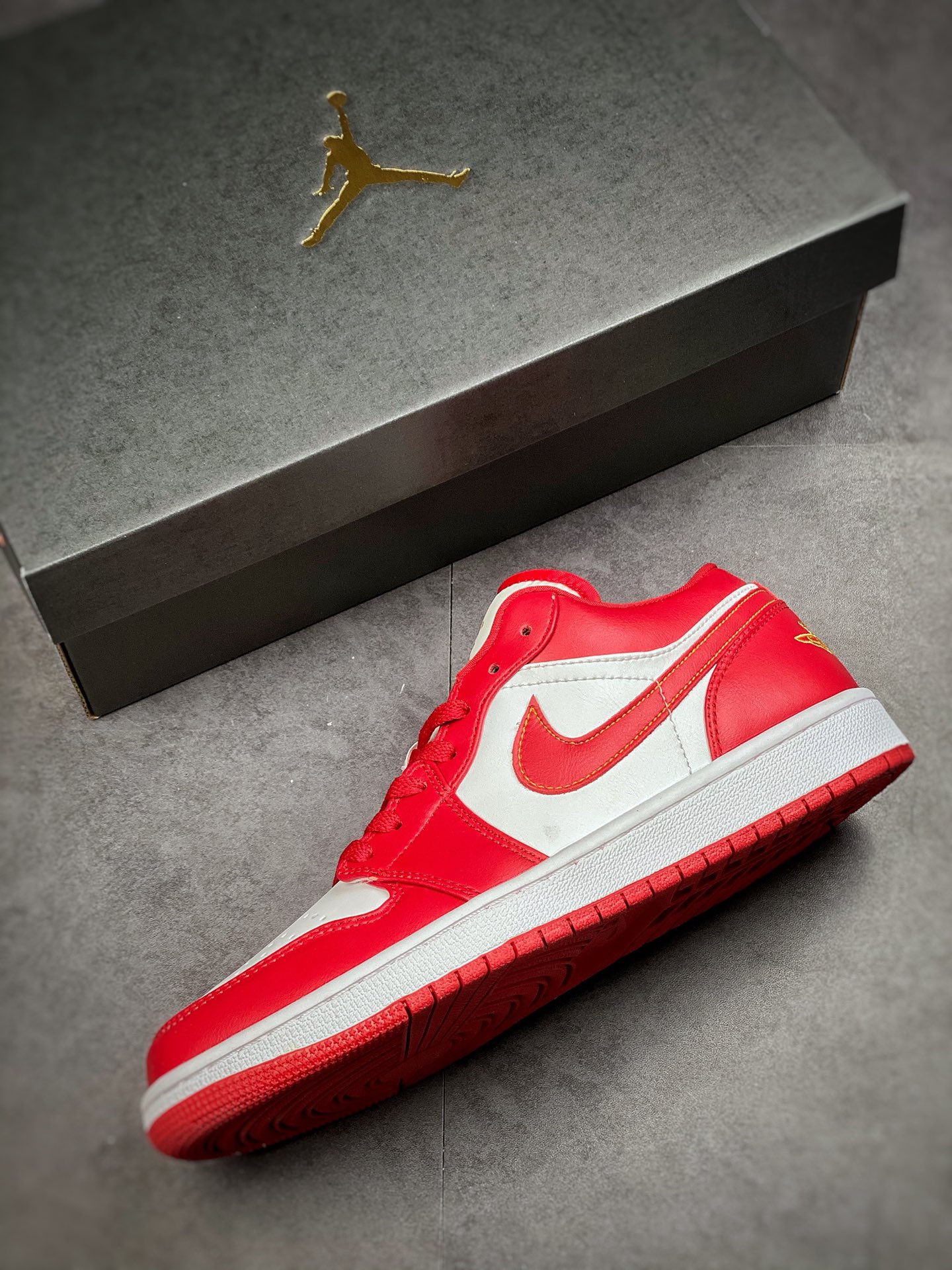 200 Air Jordan 1 Low 白红 AJ1乔1低帮休闲板鞋 553558-607