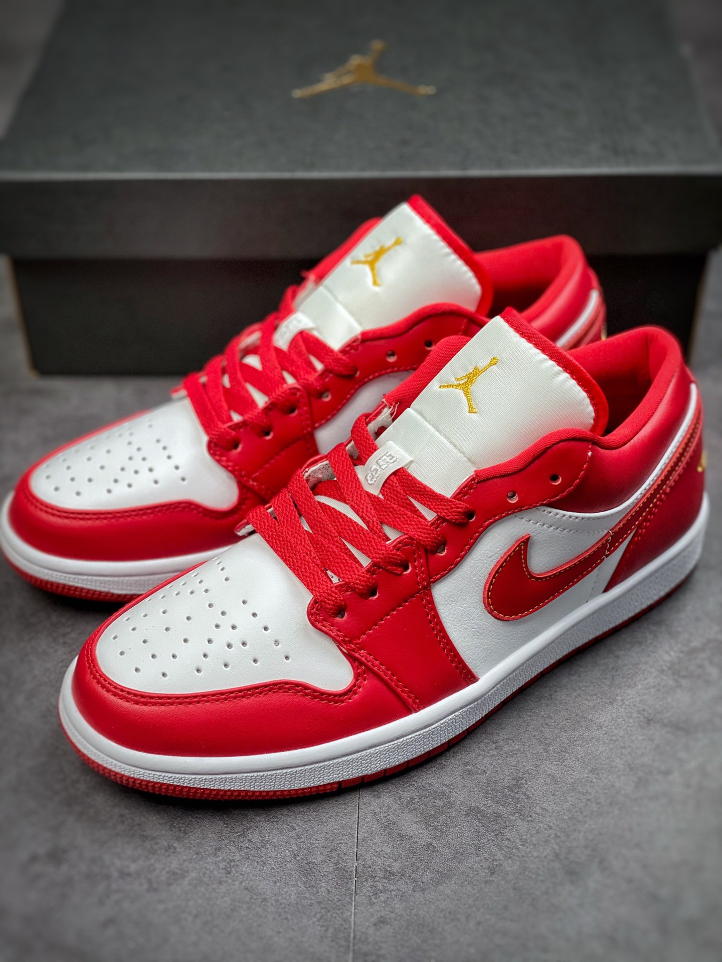 200 Air Jordan 1 Low 白红 AJ1乔1低帮休闲板鞋 553558-607