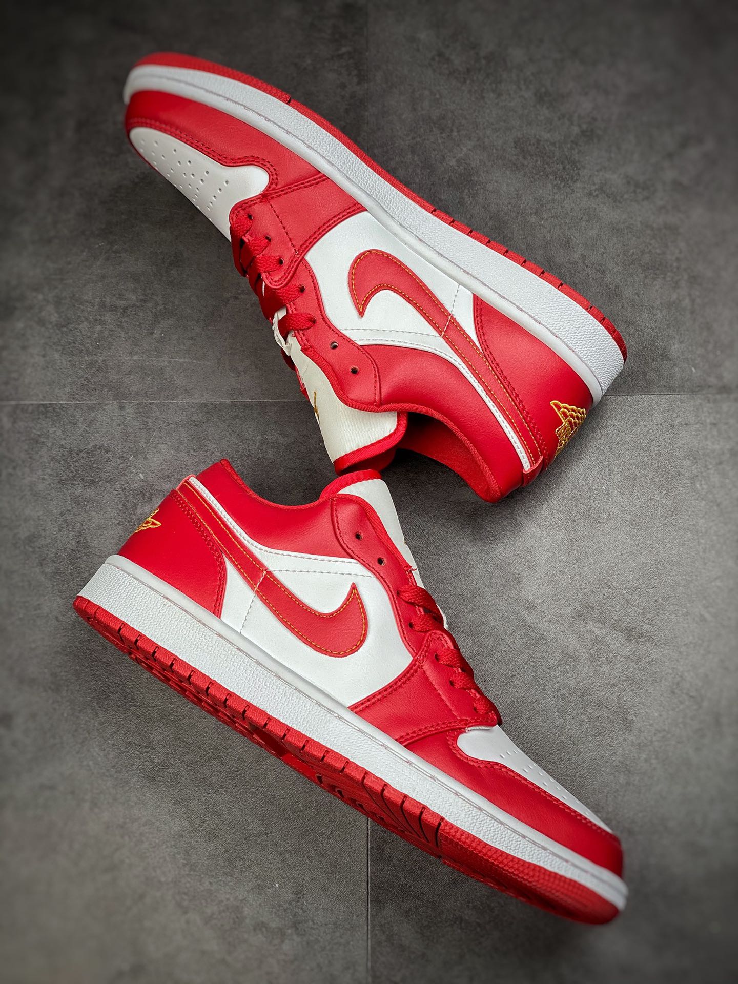 200 Air Jordan 1 Low 白红 AJ1乔1低帮休闲板鞋 553558-607