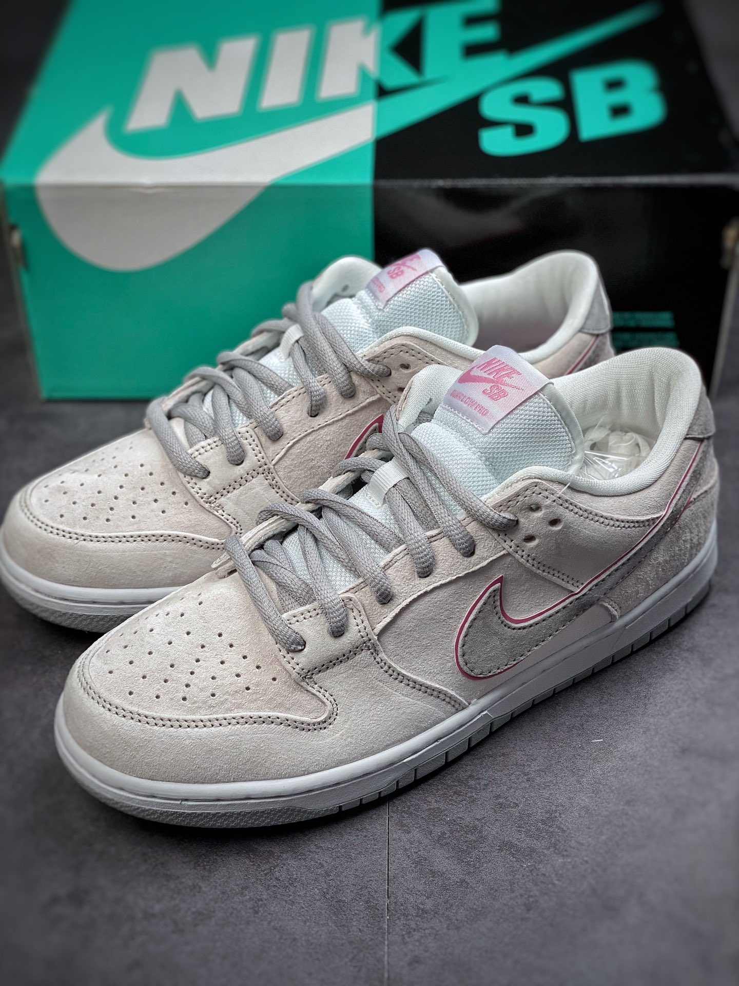 200 Nike Dunk SB Low 灰粉 原装头层材料 895969-160-莆田鞋,莆田鞋货源,高仿鞋,高仿鞋货源,安福档口,莆田高仿鞋,莆田鞋批发,高仿鞋批发,莆田高仿运动鞋,高仿运动鞋,莆田运动鞋 200 Nike Dunk SB Low 灰粉 原装头层材料 895969-160