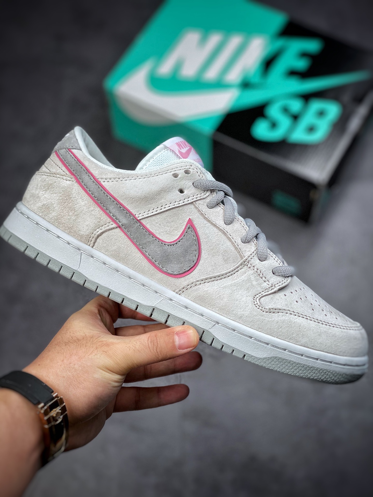 200 Nike Dunk SB Low 灰粉 原装头层材料 895969-160-莆田鞋,莆田鞋货源,高仿鞋,高仿鞋货源,安福档口,莆田高仿鞋,莆田鞋批发,高仿鞋批发,莆田高仿运动鞋,高仿运动鞋,莆田运动鞋 200 Nike Dunk SB Low 灰粉 原装头层材料 895969-160