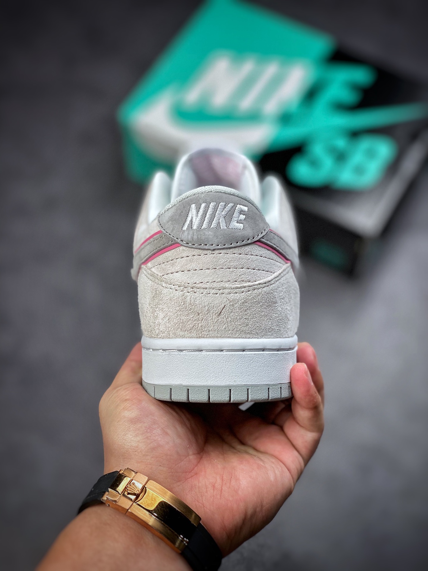 200 Nike Dunk SB Low 灰粉 原装头层材料 895969-160-莆田鞋,莆田鞋货源,高仿鞋,高仿鞋货源,安福档口,莆田高仿鞋,莆田鞋批发,高仿鞋批发,莆田高仿运动鞋,高仿运动鞋,莆田运动鞋 200 Nike Dunk SB Low 灰粉 原装头层材料 895969-160