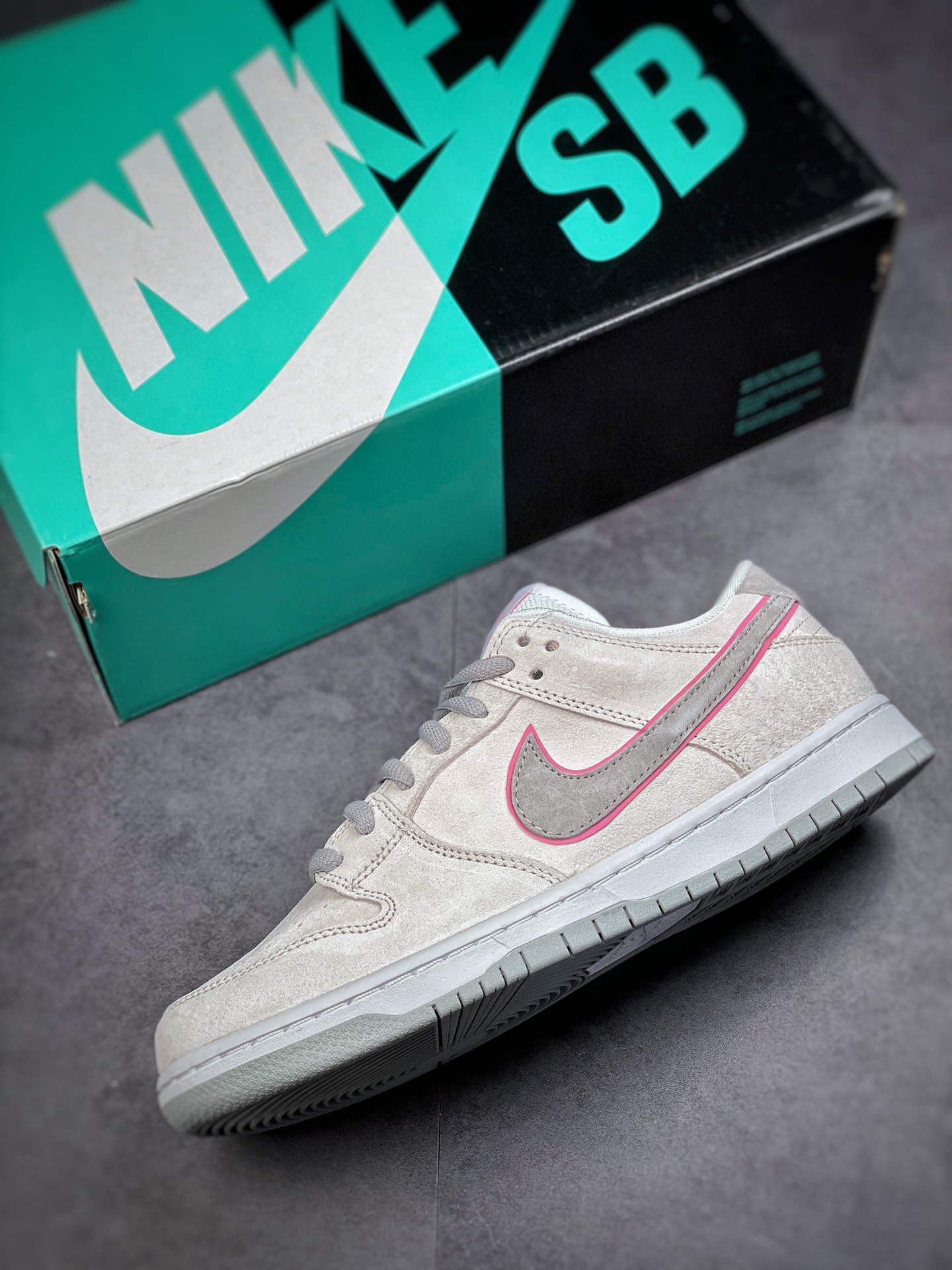 200 Nike Dunk SB Low 灰粉 原装头层材料 895969-160-莆田鞋,莆田鞋货源,高仿鞋,高仿鞋货源,安福档口,莆田高仿鞋,莆田鞋批发,高仿鞋批发,莆田高仿运动鞋,高仿运动鞋,莆田运动鞋 200 Nike Dunk SB Low 灰粉 原装头层材料 895969-160