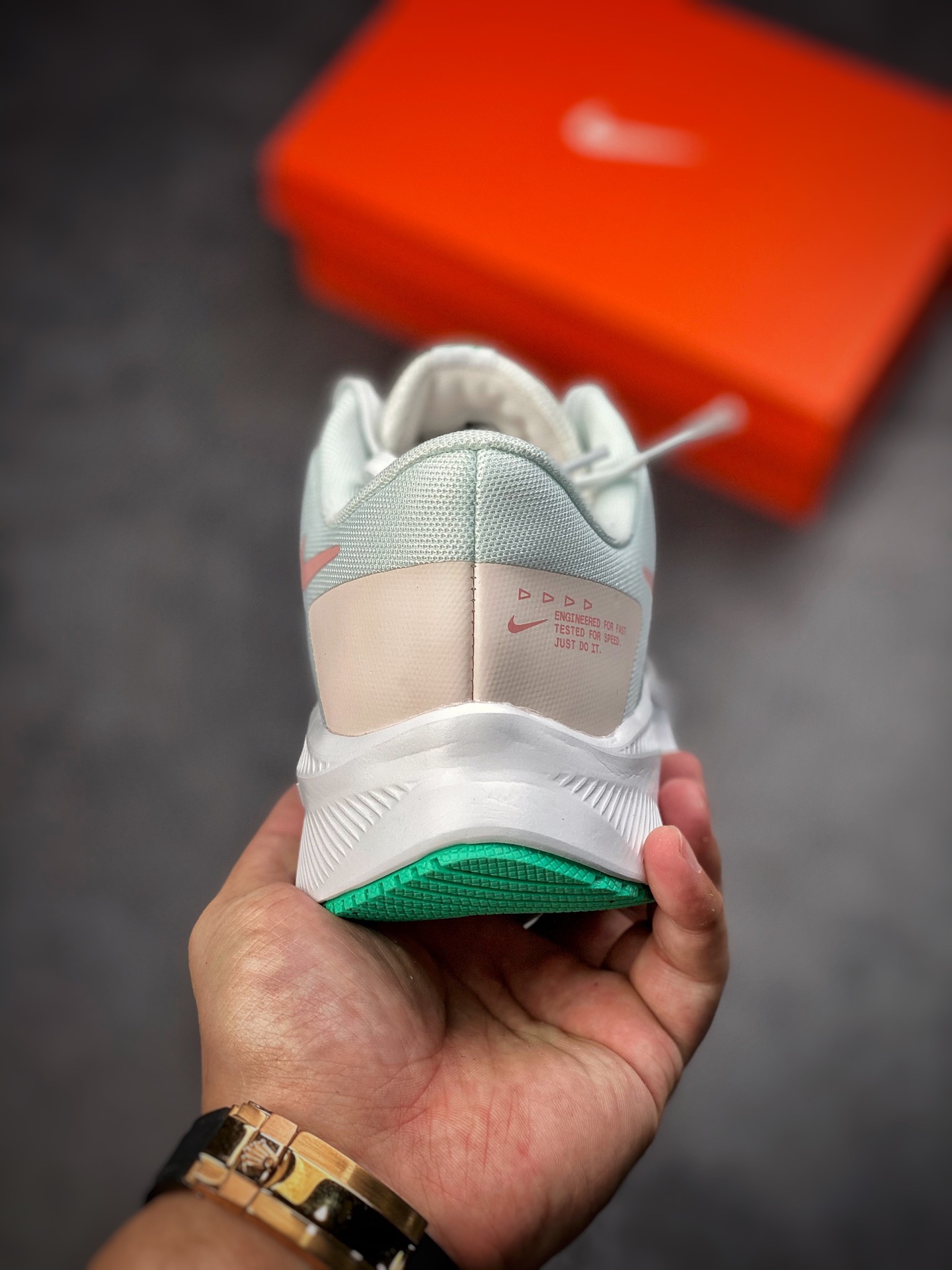 180 Nike Quest 4极速4代 网面透气 时尚休闲跑步鞋 简约高科技设计采用多层材料DA1106-105