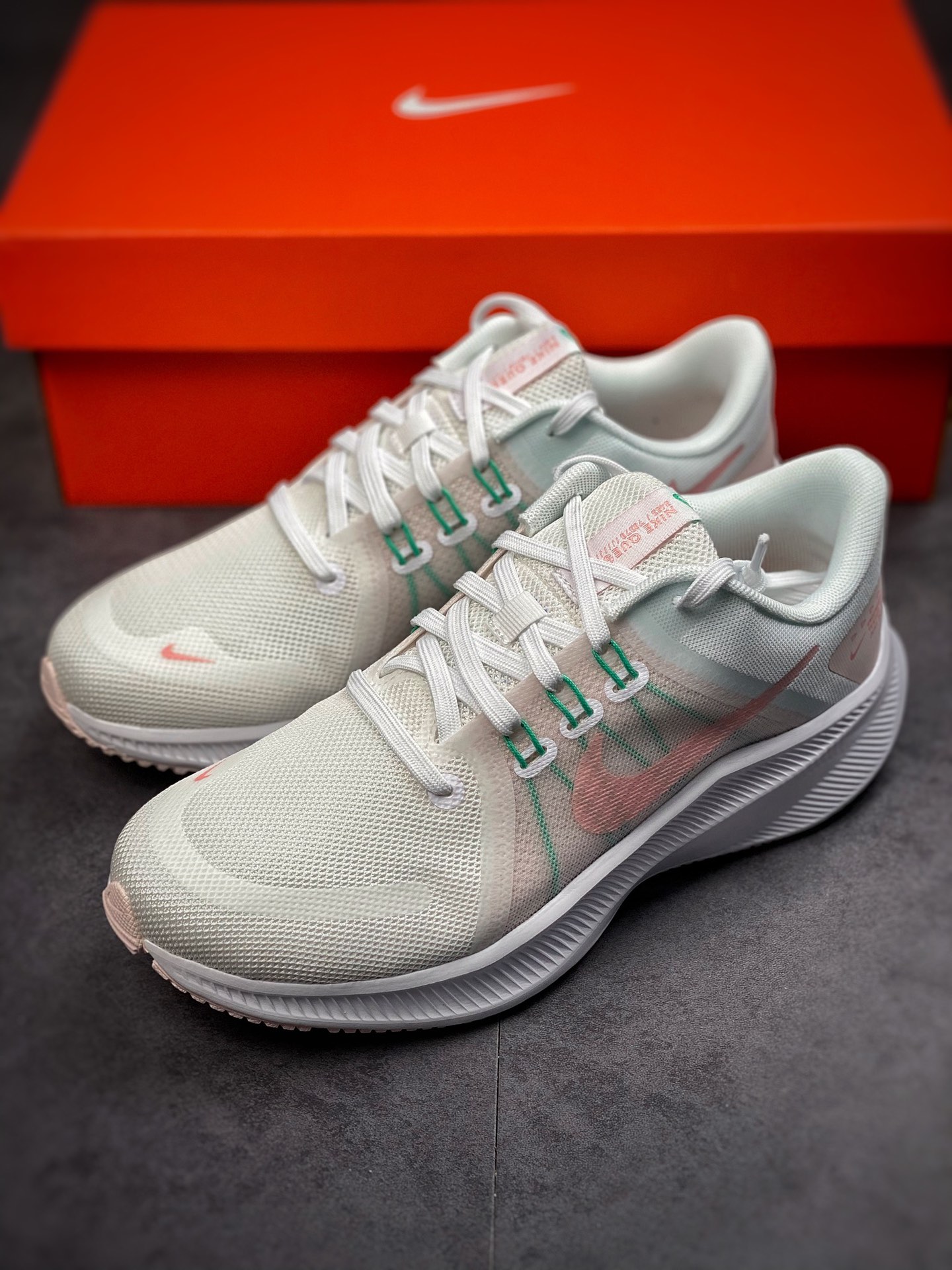 180 Nike Quest 4极速4代 网面透气 时尚休闲跑步鞋 简约高科技设计采用多层材料DA1106-105