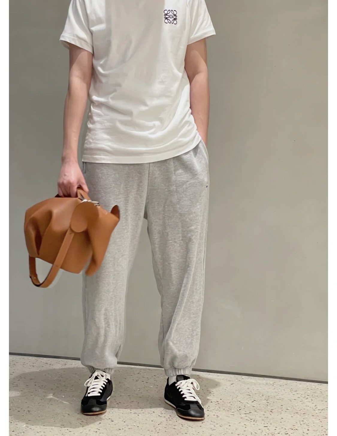 LOEWE罗意威 小牛皮特大号大象包 0537棕色