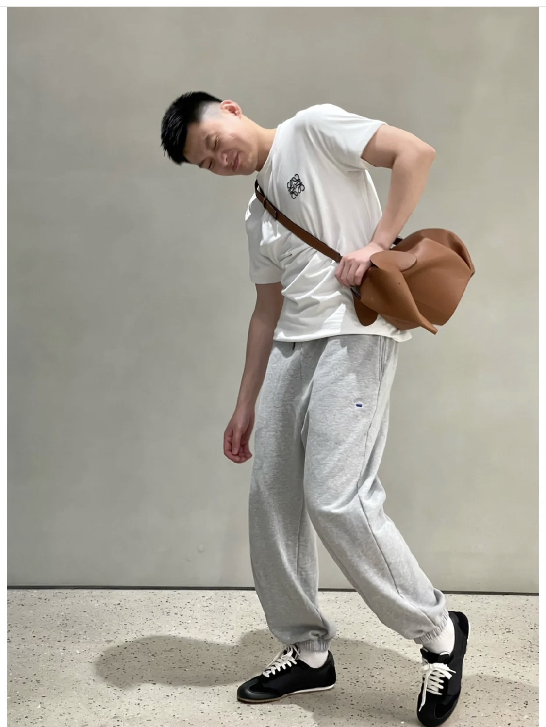 LOEWE罗意威 小牛皮特大号大象包 0537棕色