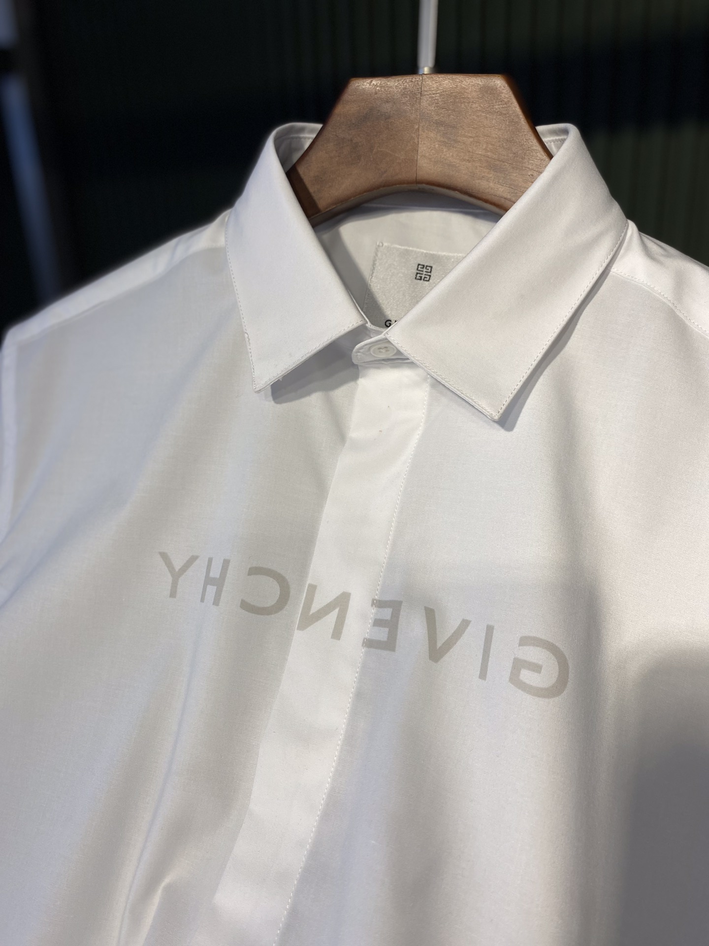 new arrival GivenchyUlock标志性黑白色衬衣 夏季短袖衬衫