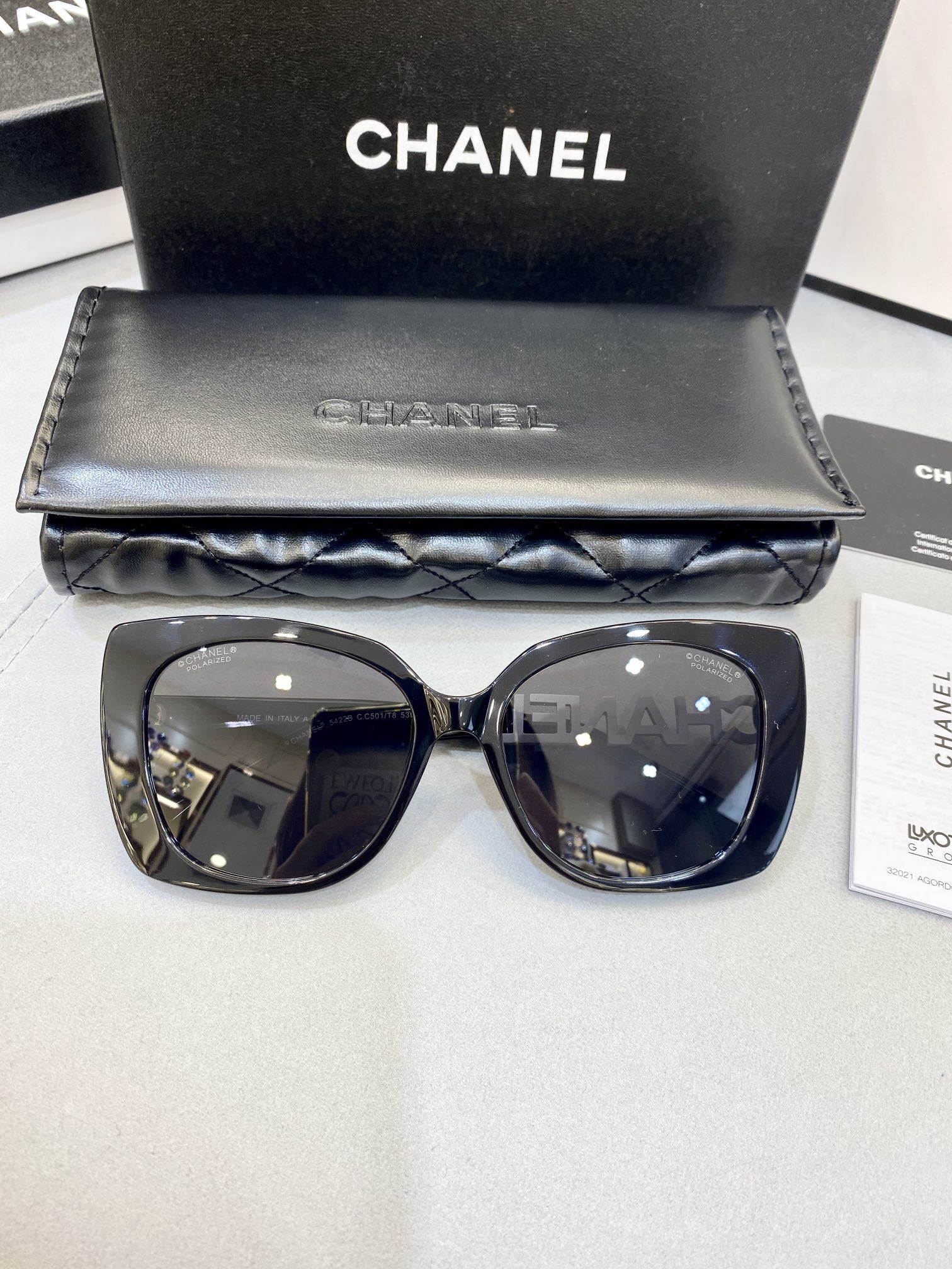 CHANEL法式赫本风\n高版本偏光镜片✔️\n镜腿logo上镶嵌水钻设计简洁时尚抚媚动人高贵优雅不挑脸型，上脸非常舒适尺寸：53口17-1451650453