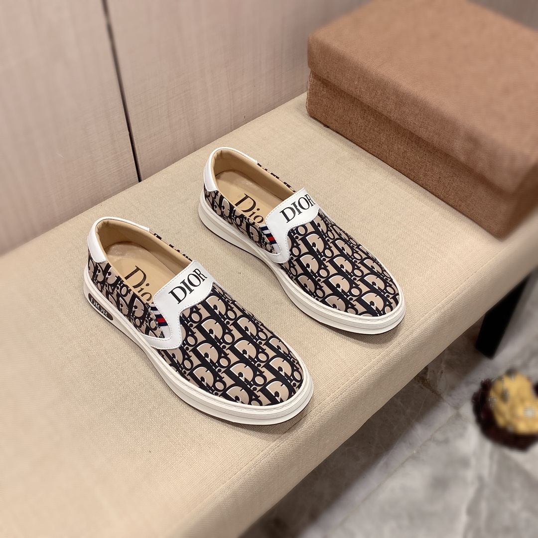 I0     迪奥* 最新•爆款休闲鞋， ]奢侈～代购，顶级～质量。专柜同卖产品[强]鞋面選用进口透气牛皮搭配布面料材质➕透气羊皮内里•精细做工。原版个性时尚柔软橡膠耐磨防滑大底，上脚轻巧舒适，实物拍摄🎬實物更好看，2291广州码: 38-44，3️⃣色可选