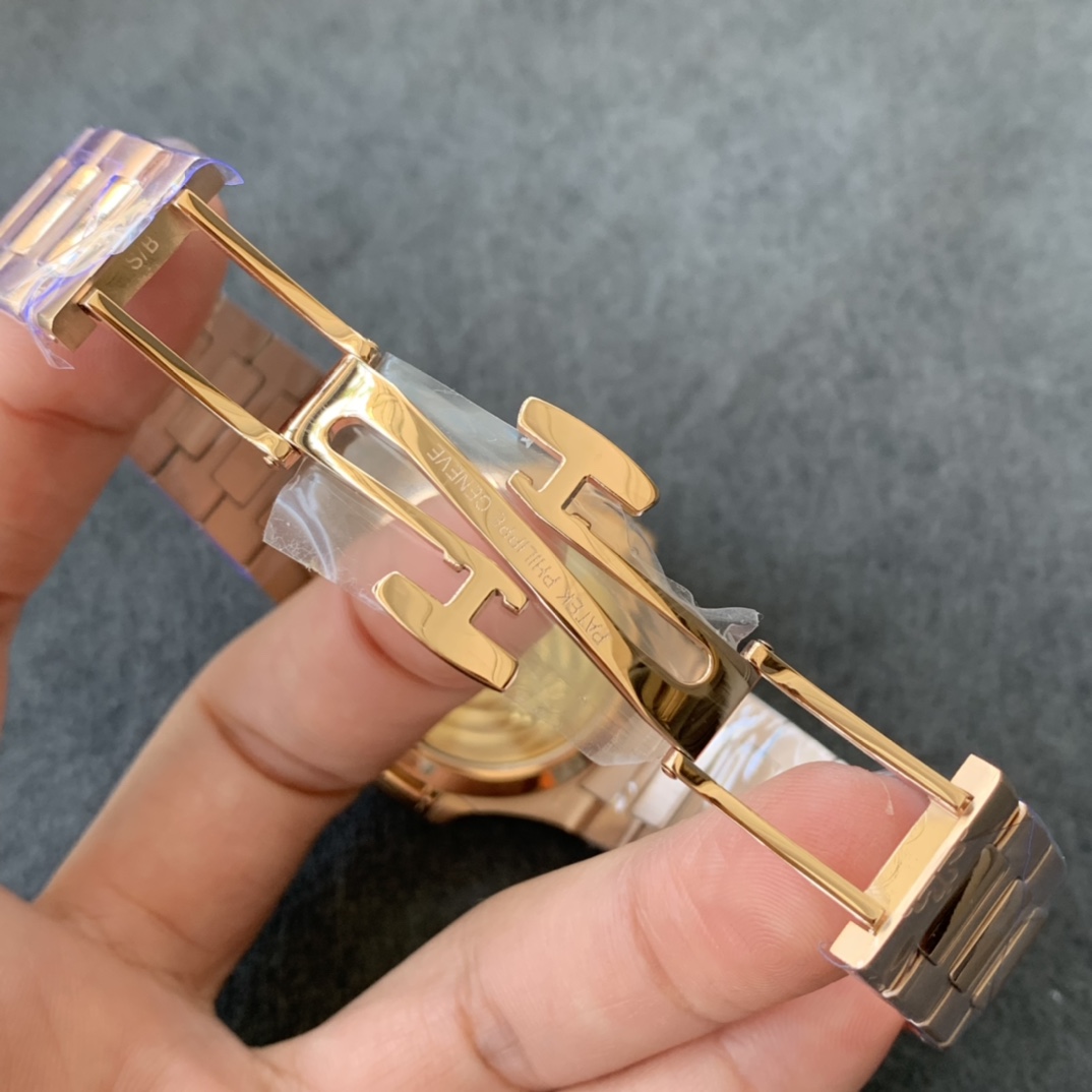 百达翡丽运动优雅系列鹦鹉螺女款7118型号1.全新订制版Cal.324SC一体自动上链机芯