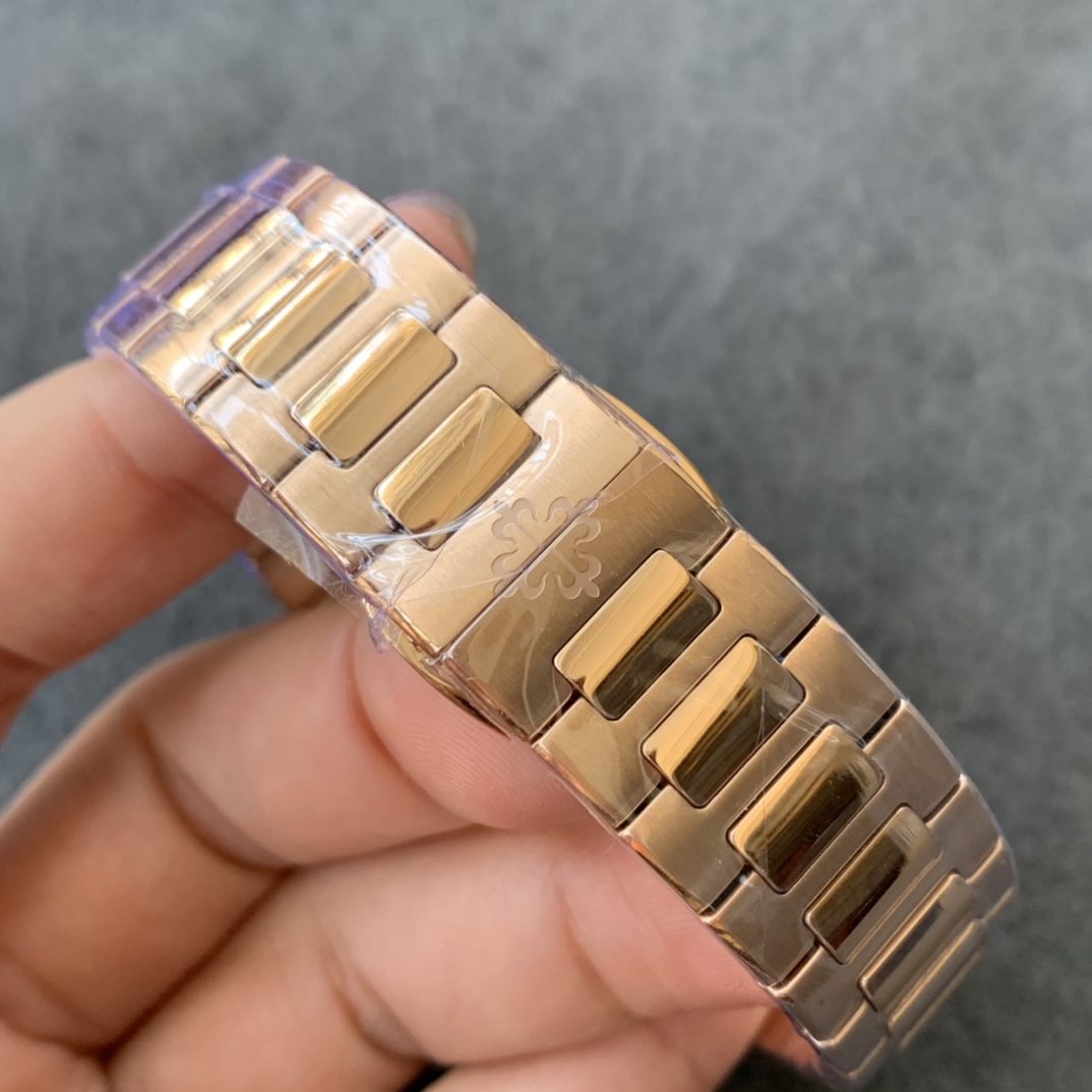 百达翡丽运动优雅系列鹦鹉螺女款7118型号1.全新订制版Cal.324SC一体自动上链机芯