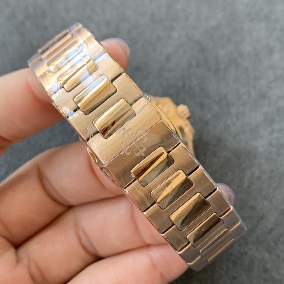 百达翡丽运动优雅系列鹦鹉螺女款7118型号1.全新订制版Cal.324SC一体自动上链机芯