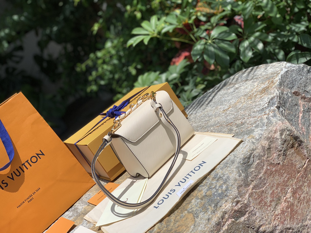 非市场普通货 进口皮料半钢五金 m59852尺寸：19 x 15 x 9 CM 白色小号原厂渠道货！水波