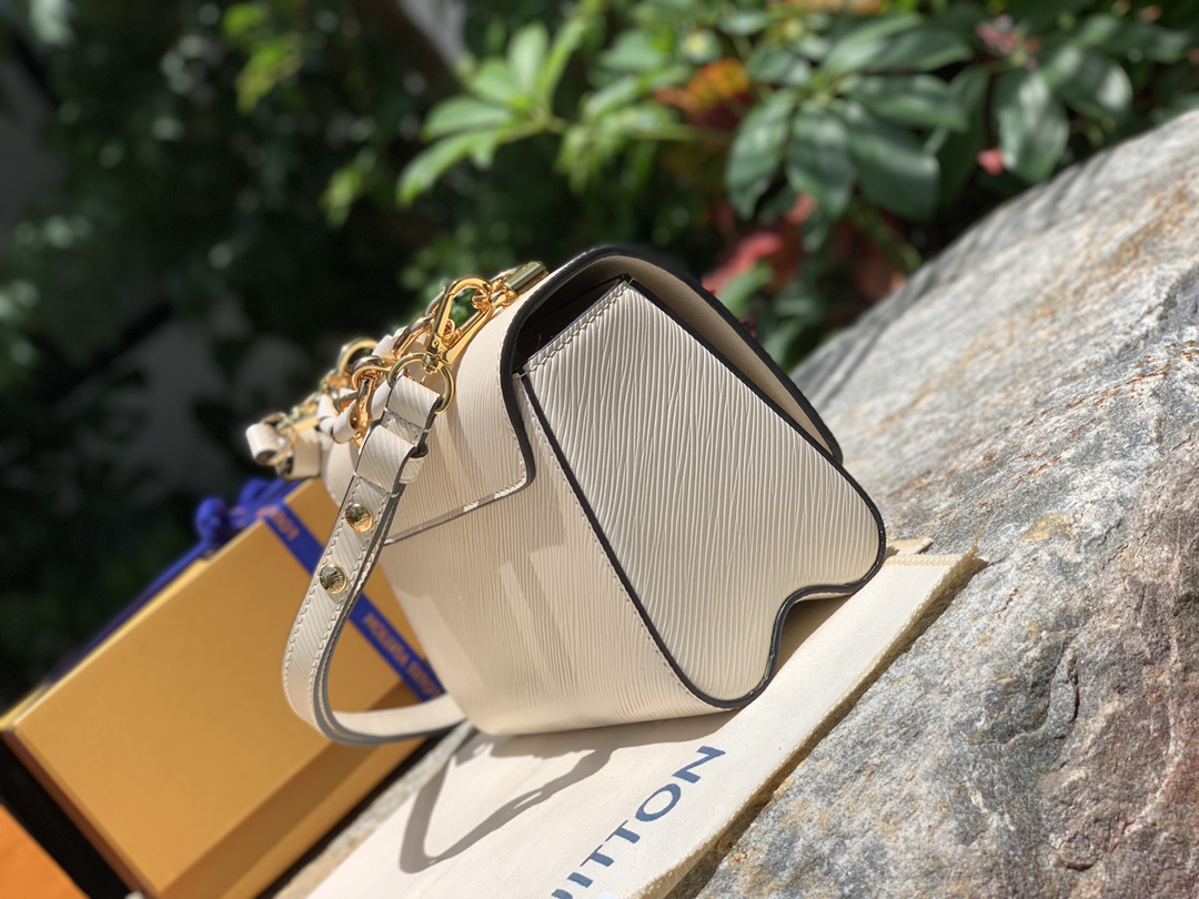 非市场普通货 进口皮料半钢五金 m59852尺寸：19 x 15 x 9 CM 白色小号原厂渠道货！水波